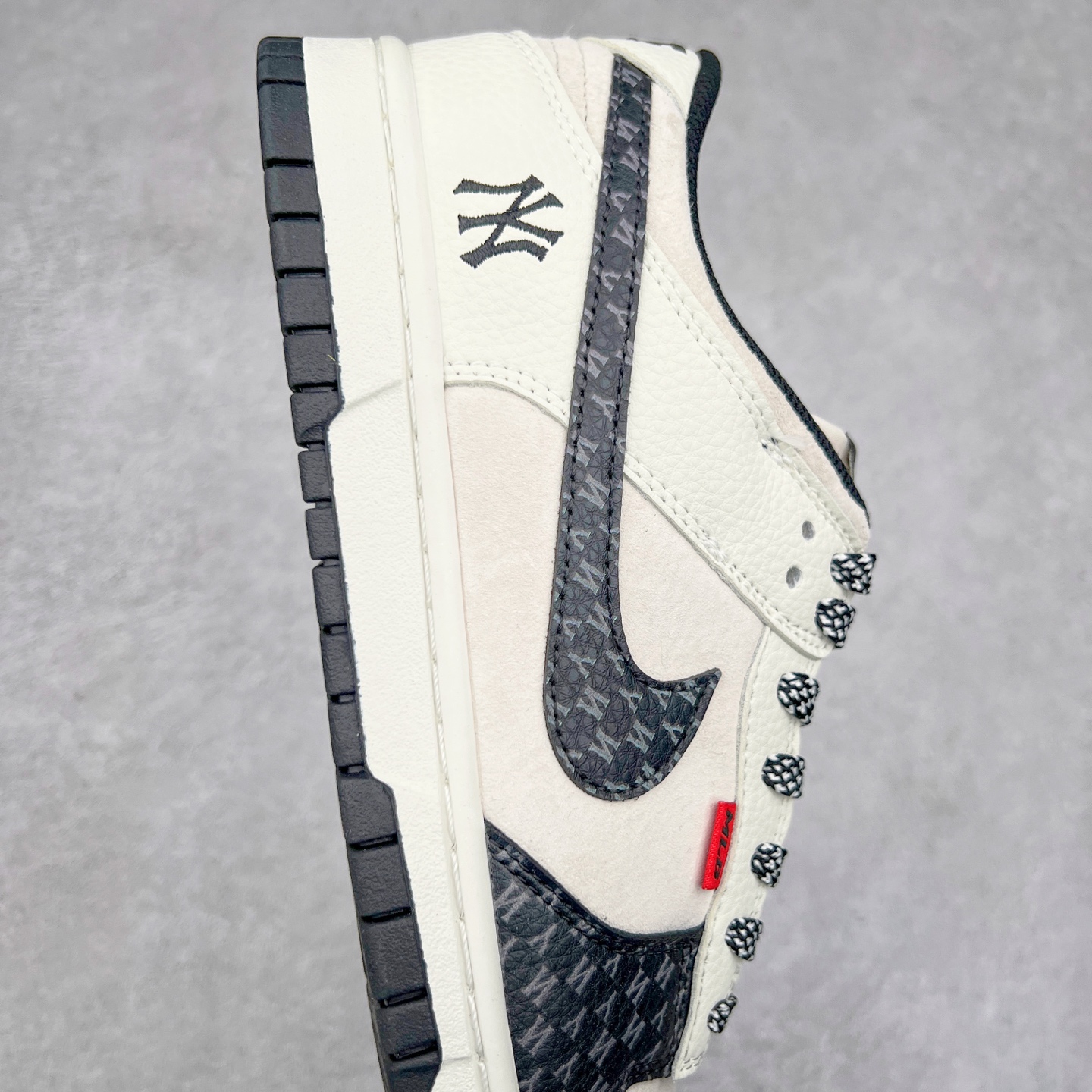 图片[6]-NK Dunk Low 定制配色 DJ2024-121 大厂出品 极力推荐 原装头层材料 独家版型蒸餾加工帶來的是更好的视觉和脚感体验大厂纯原品质出货 清洁度 电绣工艺 皮料切割干净无任何毛边 细节完美 尺码：36 36.5 37.5 38 38.5 39 40 40.5 41 42 42.5 43 44 44.5 45-选品中心