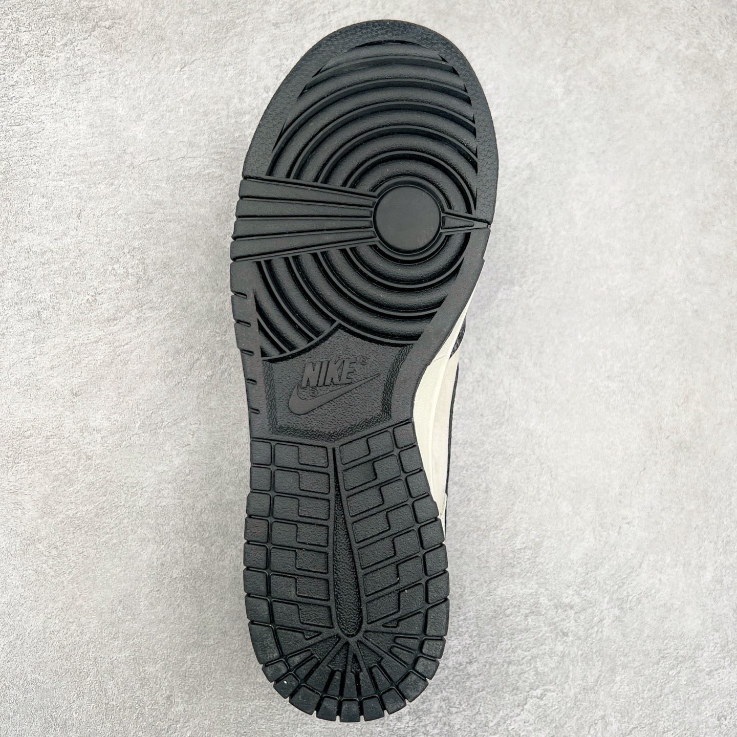 图片[9]-NK Dunk Low 定制配色 DJ2024-121 大厂出品 极力推荐 原装头层材料 独家版型蒸餾加工帶來的是更好的视觉和脚感体验大厂纯原品质出货 清洁度 电绣工艺 皮料切割干净无任何毛边 细节完美 尺码：36 36.5 37.5 38 38.5 39 40 40.5 41 42 42.5 43 44 44.5 45-选品中心