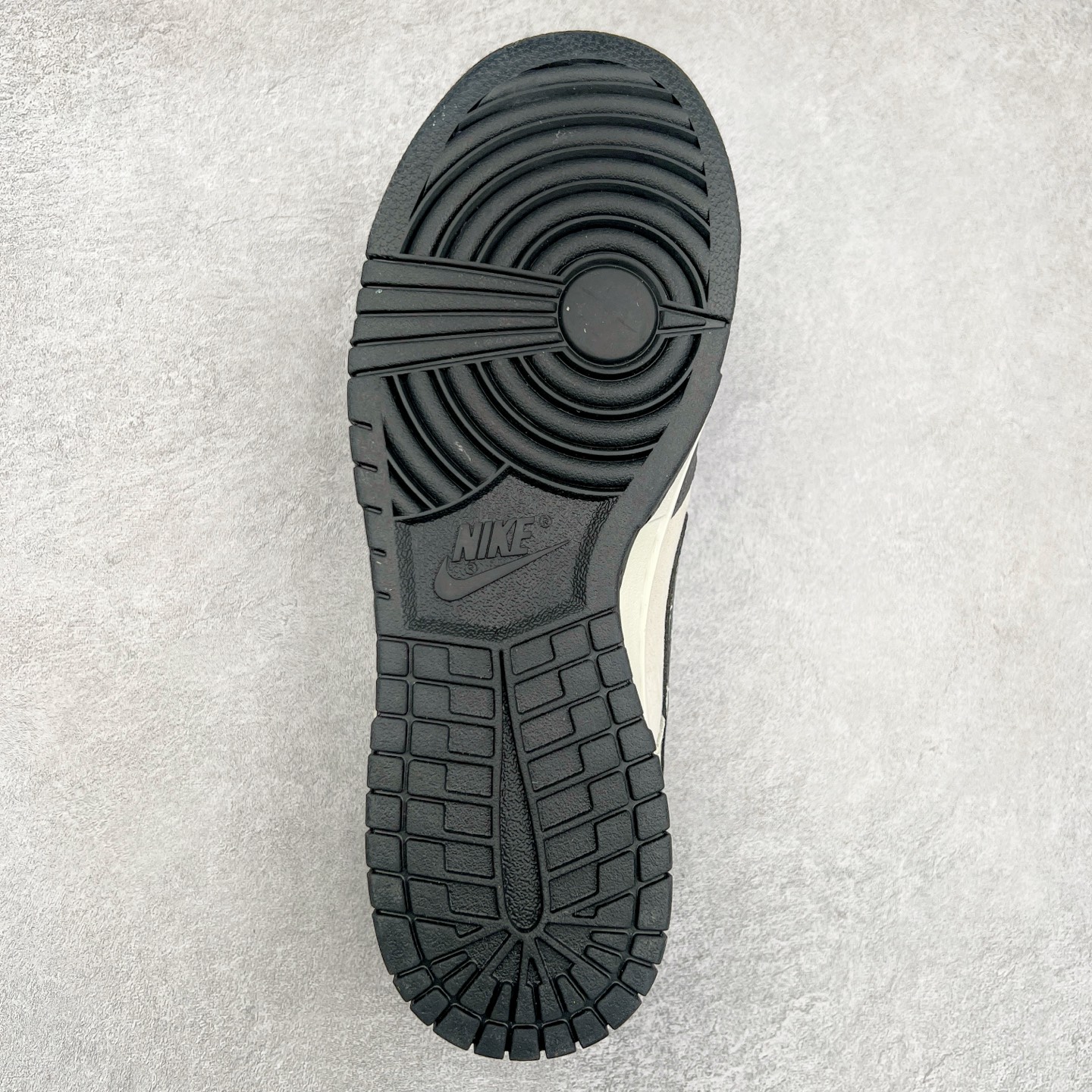 图片[9]-NK Dunk Low 定制配色 DJ2024-122 大厂出品 极力推荐 原装头层材料 独家版型蒸餾加工帶來的是更好的视觉和脚感体验大厂纯原品质出货 清洁度 电绣工艺 皮料切割干净无任何毛边 细节完美 尺码：36 36.5 37.5 38 38.5 39 40 40.5 41 42 42.5 43 44 44.5 45-选品中心