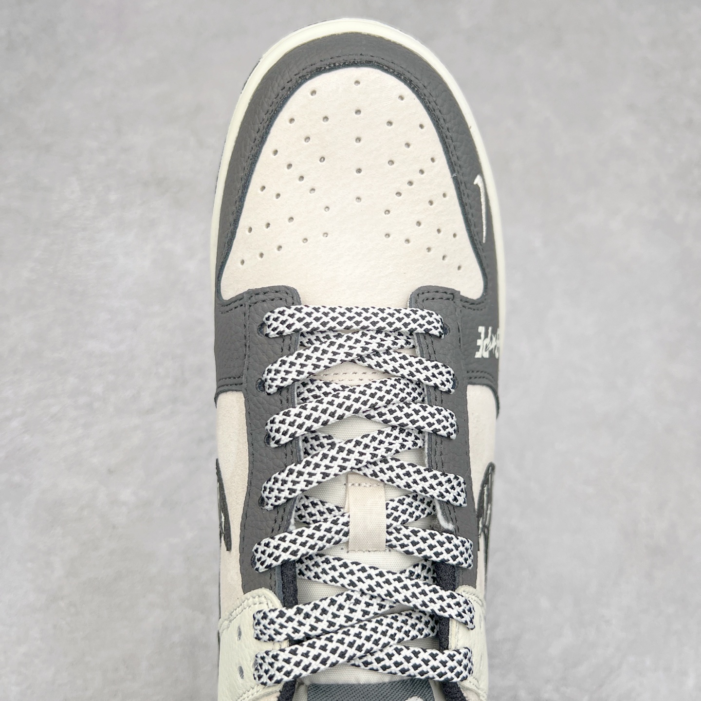 图片[4]-NK Dunk Low 定制配色 DJ2024-122 大厂出品 极力推荐 原装头层材料 独家版型蒸餾加工帶來的是更好的视觉和脚感体验大厂纯原品质出货 清洁度 电绣工艺 皮料切割干净无任何毛边 细节完美 尺码：36 36.5 37.5 38 38.5 39 40 40.5 41 42 42.5 43 44 44.5 45-选品中心