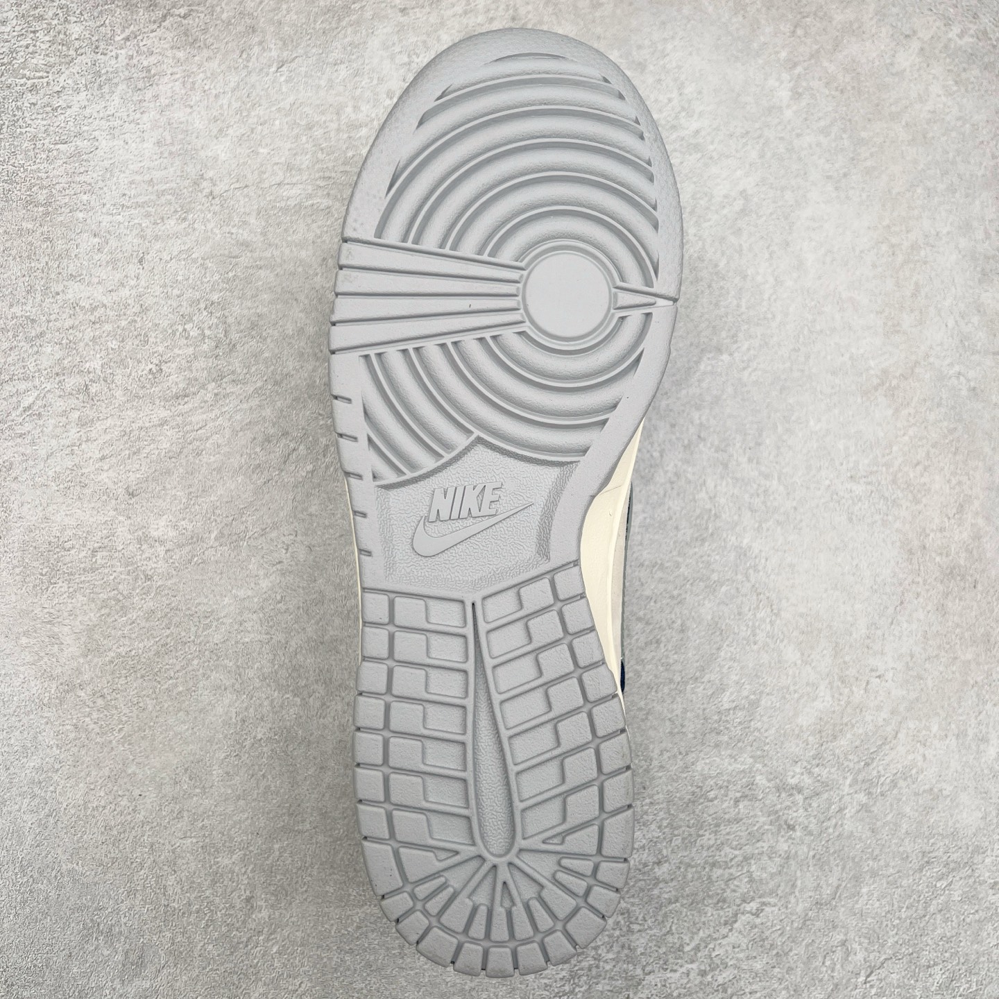 图片[9]-NK Dunk Low 定制配色 DM6868-019 大厂出品 极力推荐 原装头层材料 独家版型蒸餾加工帶來的是更好的视觉和脚感体验大厂纯原品质出货 清洁度 电绣工艺 皮料切割干净无任何毛边 细节完美 尺码：36 36.5 37.5 38 38.5 39 40 40.5 41 42 42.5 43 44 44.5 45-选品中心