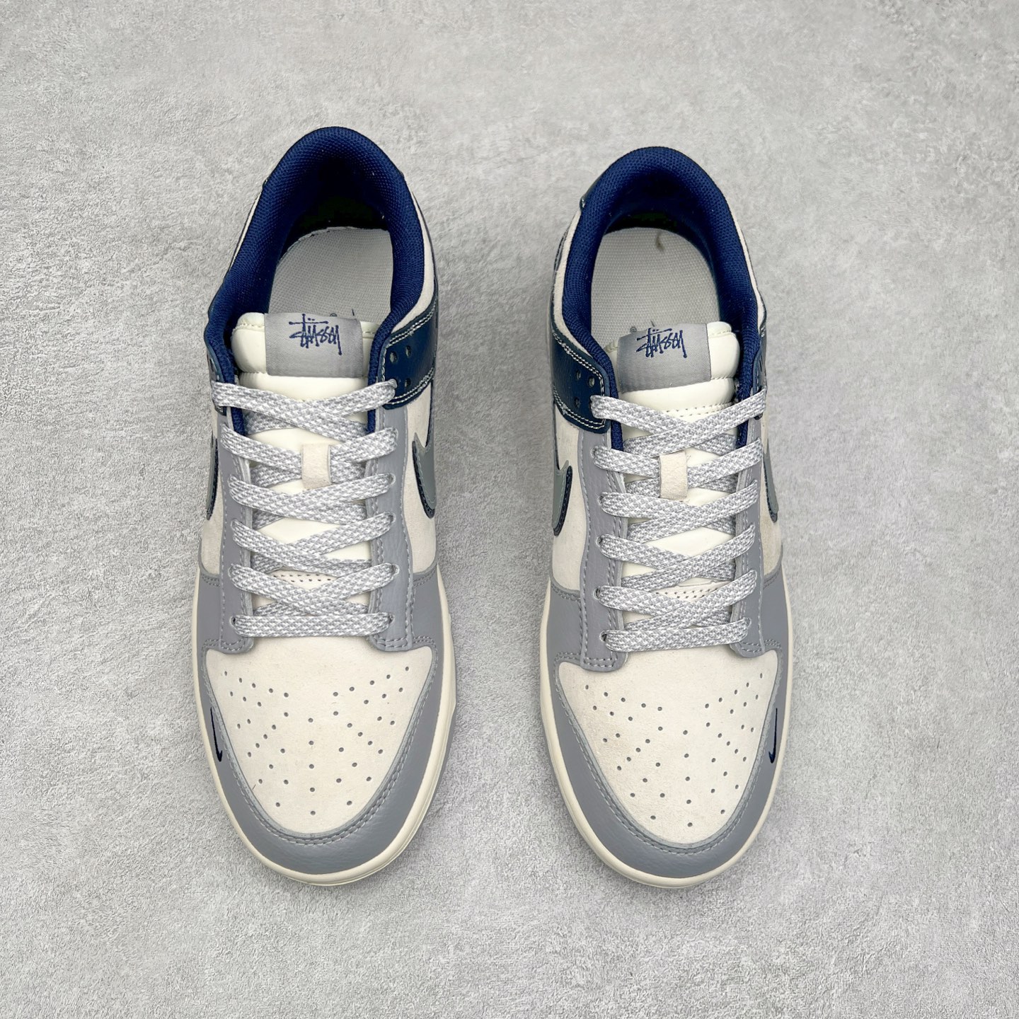 图片[2]-NK Dunk Low 定制配色 DM6868-019 大厂出品 极力推荐 原装头层材料 独家版型蒸餾加工帶來的是更好的视觉和脚感体验大厂纯原品质出货 清洁度 电绣工艺 皮料切割干净无任何毛边 细节完美 尺码：36 36.5 37.5 38 38.5 39 40 40.5 41 42 42.5 43 44 44.5 45-选品中心