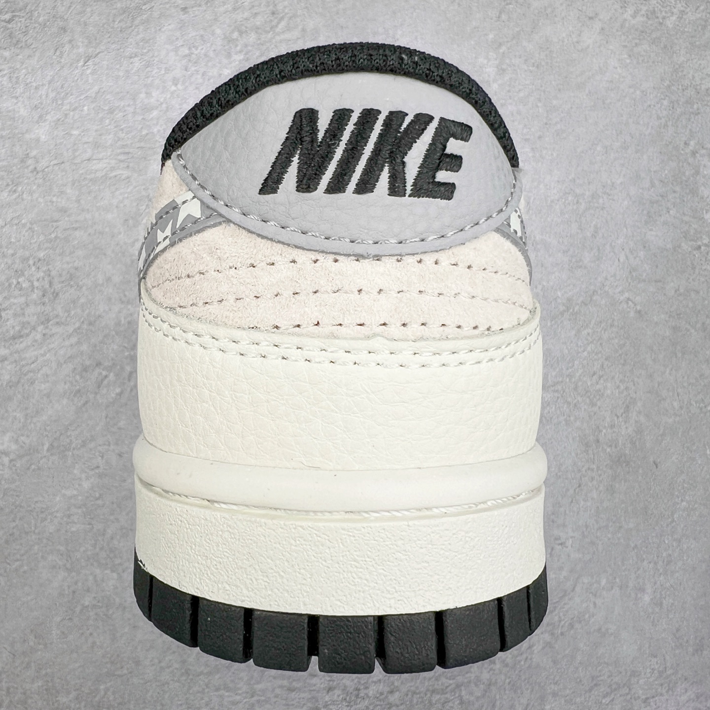 图片[8]-NK Dunk Low 定制配色 DJ2024-120 大厂出品 极力推荐 原装头层材料 独家版型蒸餾加工帶來的是更好的视觉和脚感体验大厂纯原品质出货 清洁度 电绣工艺 皮料切割干净无任何毛边 细节完美 尺码：36 36.5 37.5 38 38.5 39 40 40.5 41 42 42.5 43 44 44.5 45-选品中心