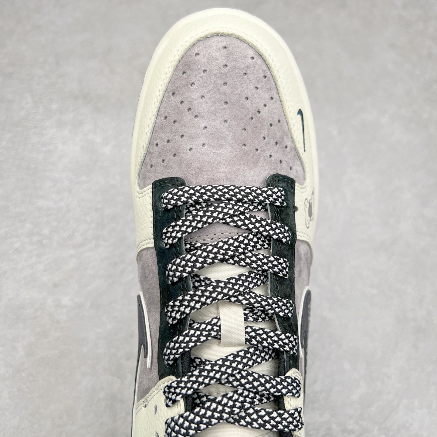 图片[4]-NK Dunk Low 定制配色 DJ2024-111 大厂出品 极力推荐 原装头层材料 独家版型蒸餾加工帶來的是更好的视觉和脚感体验大厂纯原品质出货 清洁度 电绣工艺 皮料切割干净无任何毛边 细节完美 尺码：36 36.5 37.5 38 38.5 39 40 40.5 41 42 42.5 43 44 44.5 45-选品中心