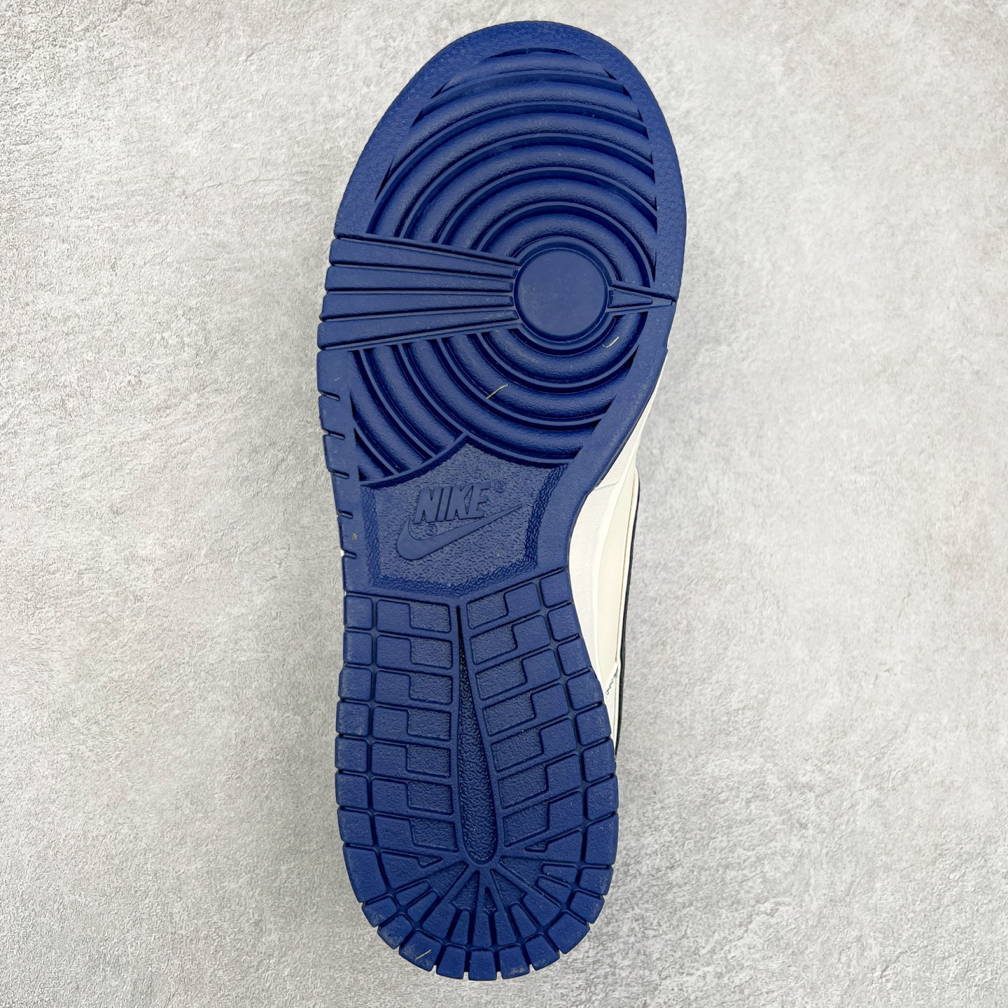 图片[9]-NK Dunk Low 定制配色 DJ2024-011 大厂出品 极力推荐 原装头层材料 独家版型蒸餾加工帶來的是更好的视觉和脚感体验大厂纯原品质出货 清洁度 电绣工艺 皮料切割干净无任何毛边 细节完美 尺码：36 36.5 37.5 38 38.5 39 40 40.5 41 42 42.5 43 44 44.5 45-选品中心