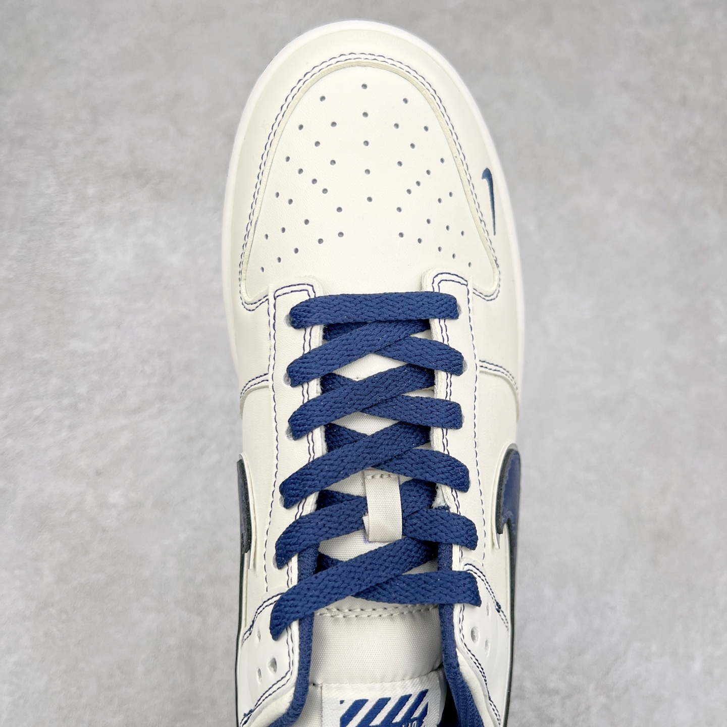 图片[4]-NK Dunk Low 定制配色 DJ2024-011 大厂出品 极力推荐 原装头层材料 独家版型蒸餾加工帶來的是更好的视觉和脚感体验大厂纯原品质出货 清洁度 电绣工艺 皮料切割干净无任何毛边 细节完美 尺码：36 36.5 37.5 38 38.5 39 40 40.5 41 42 42.5 43 44 44.5 45-选品中心