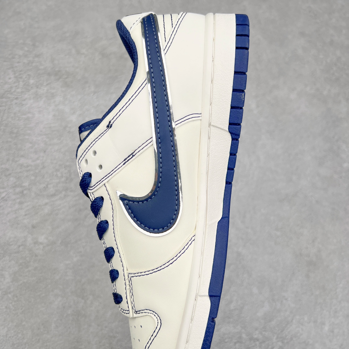 图片[7]-NK Dunk Low 定制配色 DJ2024-011 大厂出品 极力推荐 原装头层材料 独家版型蒸餾加工帶來的是更好的视觉和脚感体验大厂纯原品质出货 清洁度 电绣工艺 皮料切割干净无任何毛边 细节完美 尺码：36 36.5 37.5 38 38.5 39 40 40.5 41 42 42.5 43 44 44.5 45-选品中心