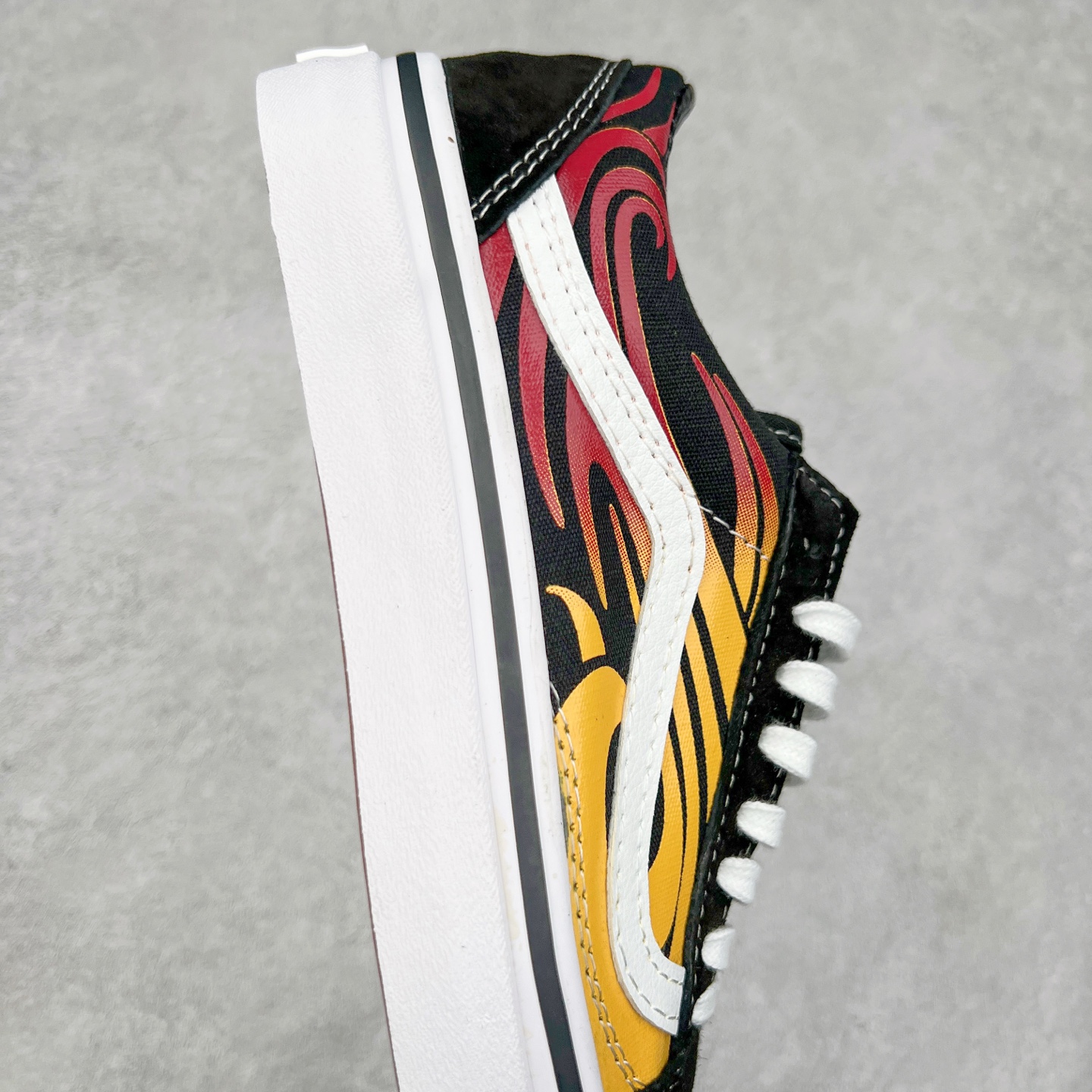 图片[6]-Vans 复刻经典火焰 Vans Old Skool 烈焰火焰🔥 舒适百搭 防滑减震 休闲硫化板鞋 货号：VN000D56MCG 尺码：35 36 36.5 37 38 38.5 39 40 40.5 41 42 42.5 43 44-选品中心