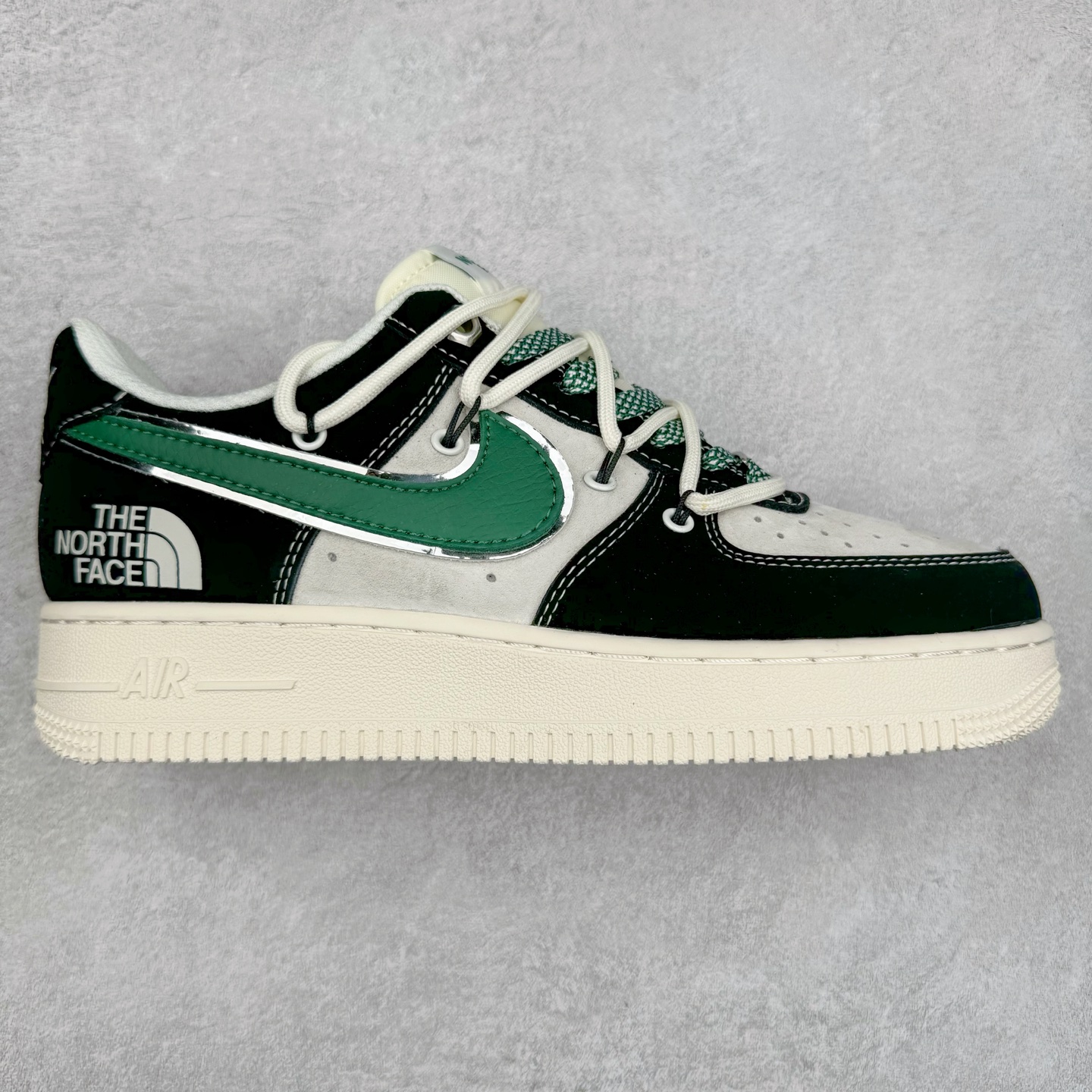 NK Air Force 1´07 Low 空军一号低帮百搭休闲运动板鞋 SJ1198-110 柔软、弹性十足的缓震性能和出色的中底设计 横跨复古与现代的外型结合 造就出风靡全球 三十多年的Force 1 直到今天还深受青睐 尺码：36 36.5 37.5 38 38.5 39 40 40.5 41 42 42.5 43 44 44.5 45-选品中心