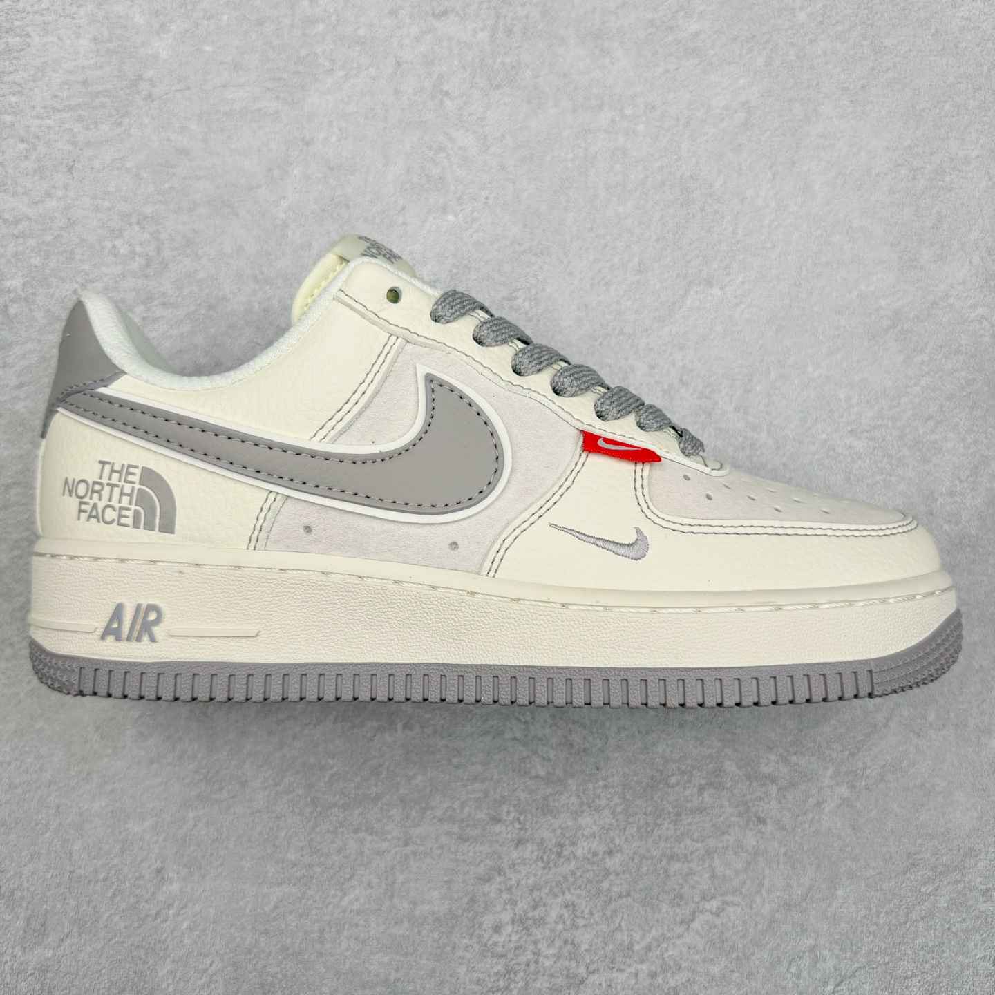 NK Air Force 1´07 Low 空军一号低帮百搭休闲运动板鞋 BB7518-009 柔软、弹性十足的缓震性能和出色的中底设计 横跨复古与现代的外型结合 造就出风靡全球 三十多年的Force 1 直到今天还深受青睐 尺码:36 36.5 37.5 38 38.5 39 40 40.5 41 42 42.5 43 44 44.5 45-选品中心
