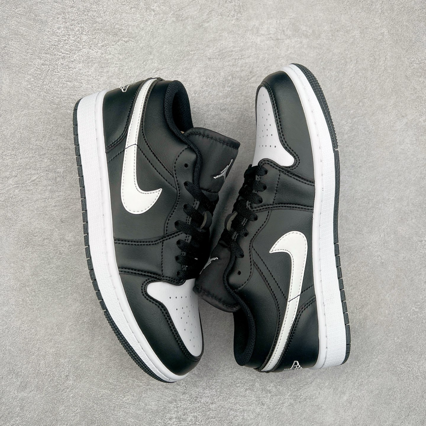 图片[3]-＃K版 Air Jordan AJ1 Low 低帮 黑白 553558-043 全新流水线出品 DT版本唯一平替选择 市场第二梯队最强版 全部原鞋开发 原楦原纸板开发 全鞋电脑针车 原厂内置全掌气垫 原盒内在原标 唯一Zp原版鞋带绑法 免检产品 全新2022版型 全头层皮料 完美零毛边处理 原厂配置全掌气垫 价格定位良心 几十个配色陆续出货 尺码：36 36.5 37.5 38 38.5 39 40 40.5 41 42 42.5 43 44 44.5 45 46 47.5-选品中心