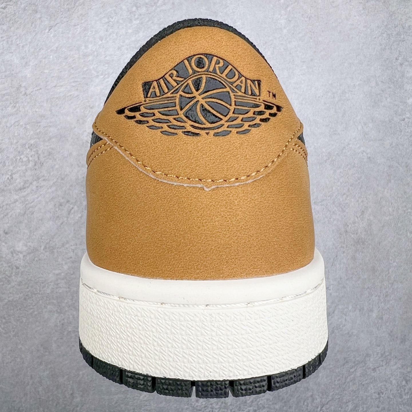 图片[8]-＃K版 Air Jordan AJ1 Low 低帮 棕白 CZ0790-107 全新流水线出品 DT版本唯一平替选择 市场第二梯队最强版 全部原鞋开发 原楦原纸板开发 全鞋电脑针车 原厂内置全掌气垫 原盒内在原标 唯一Zp原版鞋带绑法 免检产品 全新2022版型 全头层皮料 完美零毛边处理 原厂配置全掌气垫 价格定位良心 几十个配色陆续出货 尺码：36 36.5 37.5 38 38.5 39 40 40.5 41 42 42.5 43 44 44.5 45 46 47.5-选品中心