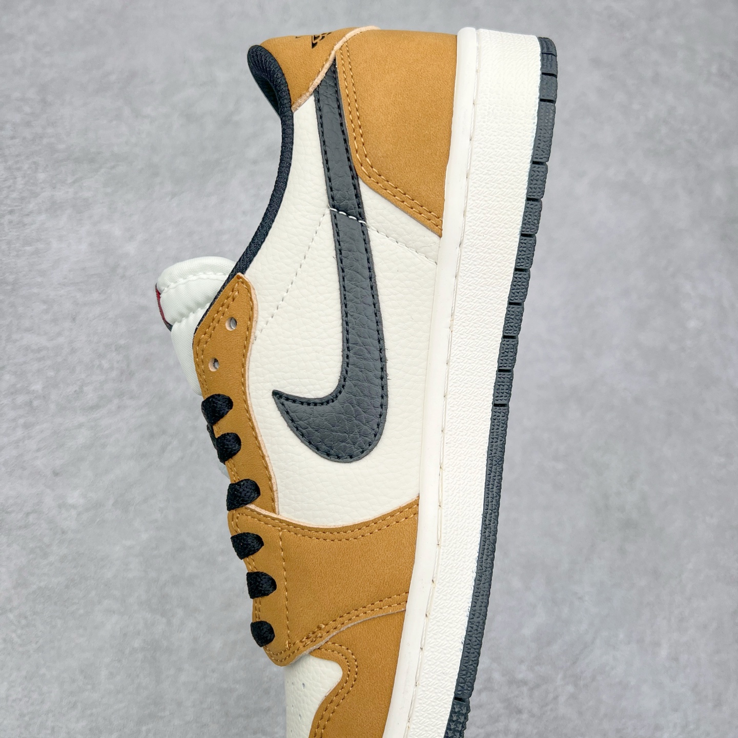 图片[7]-＃K版 Air Jordan AJ1 Low 低帮 棕白 CZ0790-107 全新流水线出品 DT版本唯一平替选择 市场第二梯队最强版 全部原鞋开发 原楦原纸板开发 全鞋电脑针车 原厂内置全掌气垫 原盒内在原标 唯一Zp原版鞋带绑法 免检产品 全新2022版型 全头层皮料 完美零毛边处理 原厂配置全掌气垫 价格定位良心 几十个配色陆续出货 尺码：36 36.5 37.5 38 38.5 39 40 40.5 41 42 42.5 43 44 44.5 45 46 47.5-选品中心