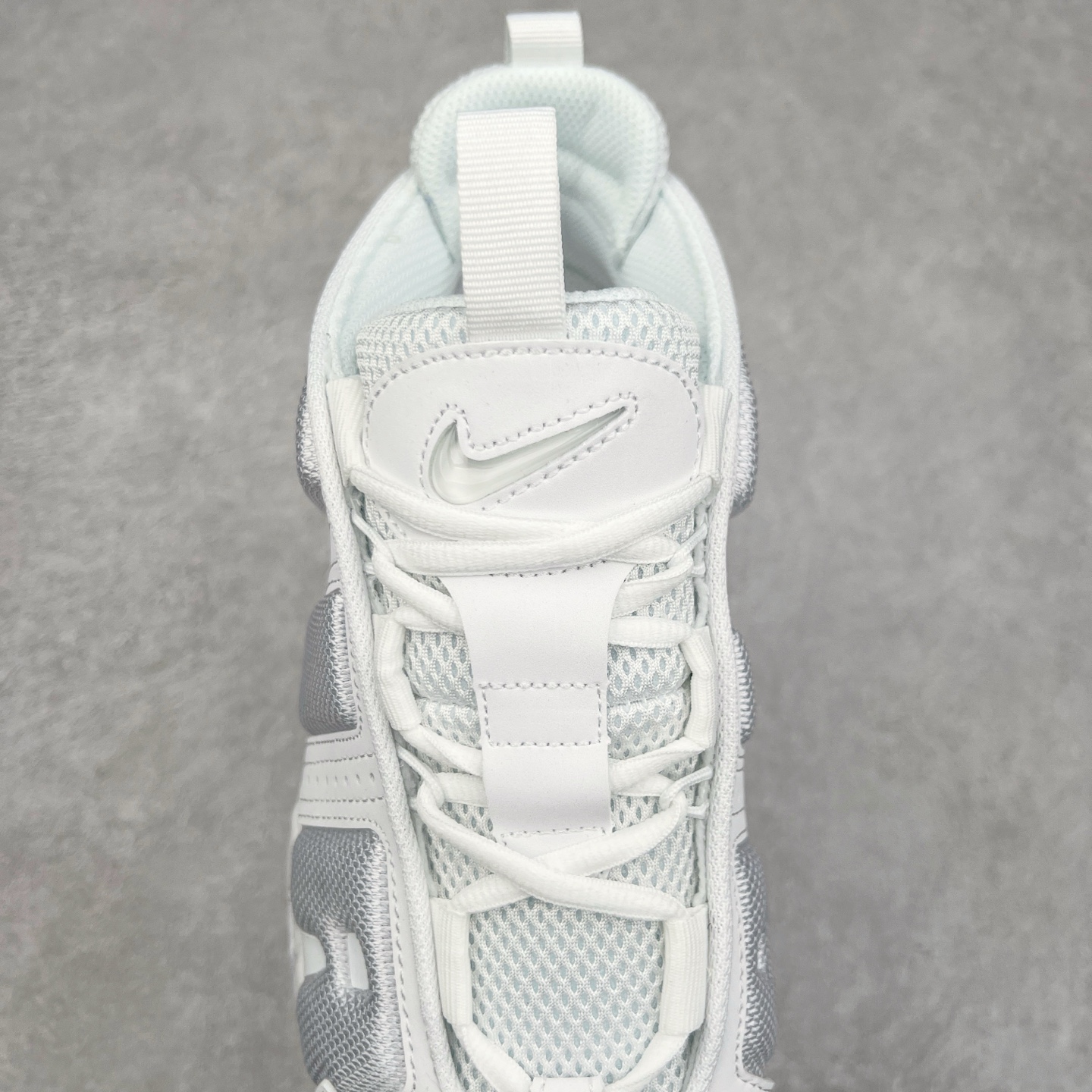 图片[5]-NK Air More Uptempo ’96 OG 皮蓬大AIR复古篮球鞋 FZ3055-100 以流行于街头的涂鸦文化为设计灵感 整体的设计风格夸张而充满魅力 厚实而充满质感的皮质鞋面两侧印刻了一对巨大的字母“AIR”独特炫酷的外观惊艳无比 尺码：36 36.5 37.5 38 38.5 39 40 40.5 41 42 42.5 43 44 44.5 45 46-选品中心