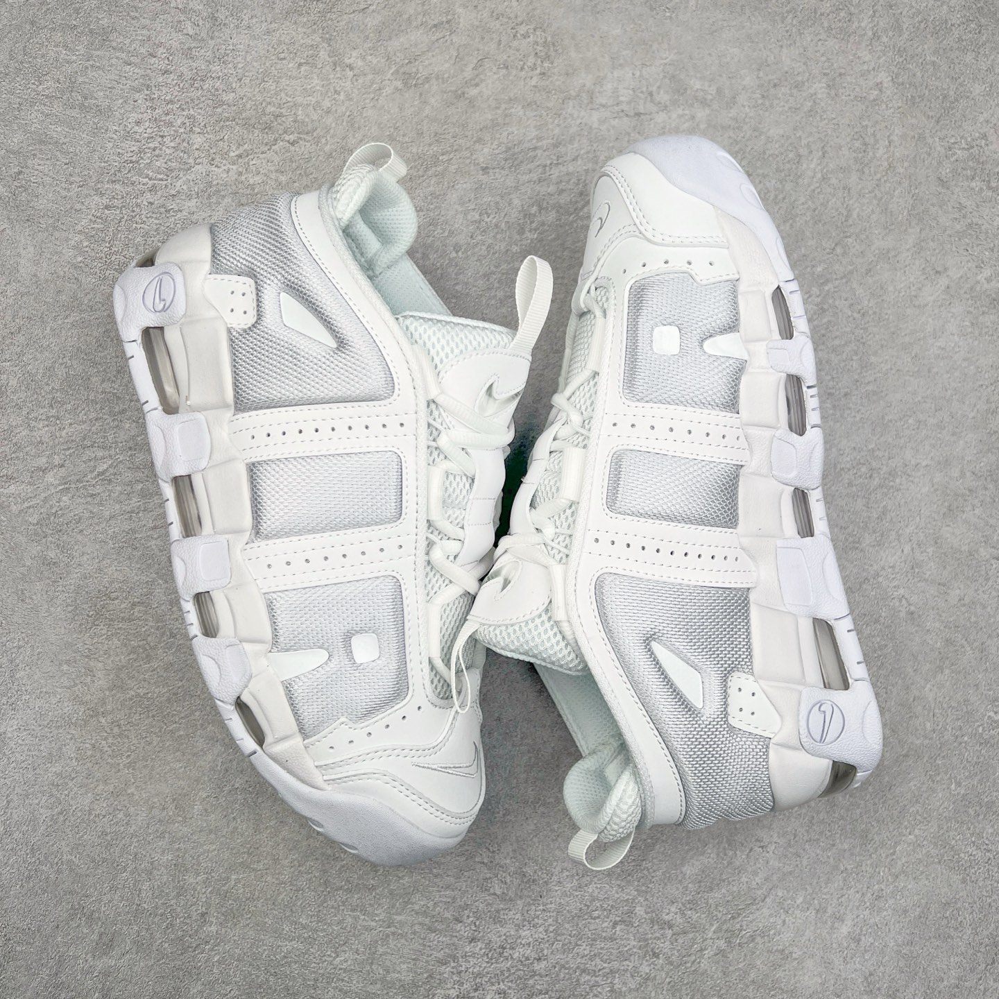 图片[3]-NK Air More Uptempo ’96 OG 皮蓬大AIR复古篮球鞋 FZ3055-100 以流行于街头的涂鸦文化为设计灵感 整体的设计风格夸张而充满魅力 厚实而充满质感的皮质鞋面两侧印刻了一对巨大的字母“AIR”独特炫酷的外观惊艳无比 尺码：36 36.5 37.5 38 38.5 39 40 40.5 41 42 42.5 43 44 44.5 45 46-选品中心
