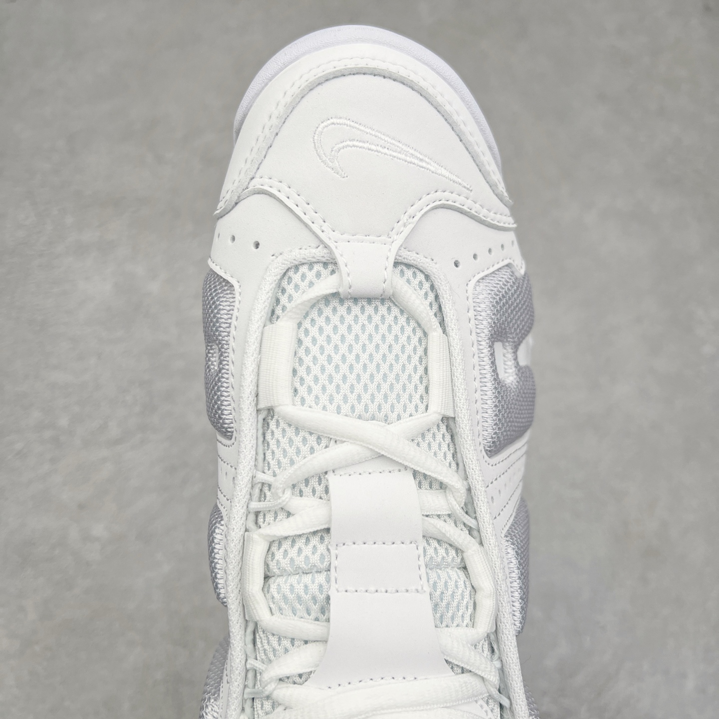 图片[4]-NK Air More Uptempo ’96 OG 皮蓬大AIR复古篮球鞋 FZ3055-100 以流行于街头的涂鸦文化为设计灵感 整体的设计风格夸张而充满魅力 厚实而充满质感的皮质鞋面两侧印刻了一对巨大的字母“AIR”独特炫酷的外观惊艳无比 尺码：36 36.5 37.5 38 38.5 39 40 40.5 41 42 42.5 43 44 44.5 45 46-选品中心