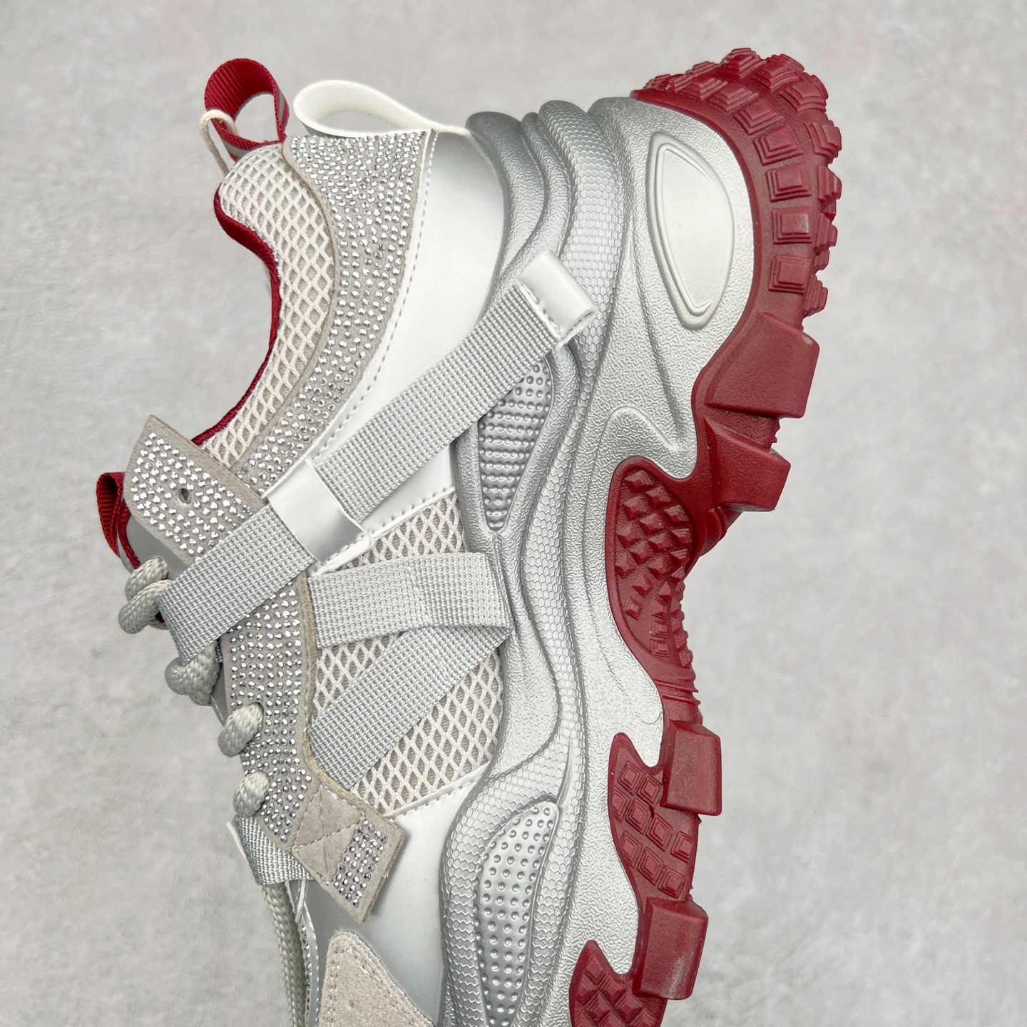 图片[7]-GG-CC Chunky Low安哥拉红镶钻休闲运动厚底增高老爹鞋 广东大厂出品 完美细节 25ss早春新款厚底增高 大长腿 时髦look轻松定格 不费力展现率性氛围 高档银盒 酷帅机能风不规则设计大底 银红色拼色造型设计 轻便舒适百搭 GGCC厚底增高简直就是小个子的快乐!不管怎么搭都好看~ 尺码：35 36 37 38 39 40-选品中心