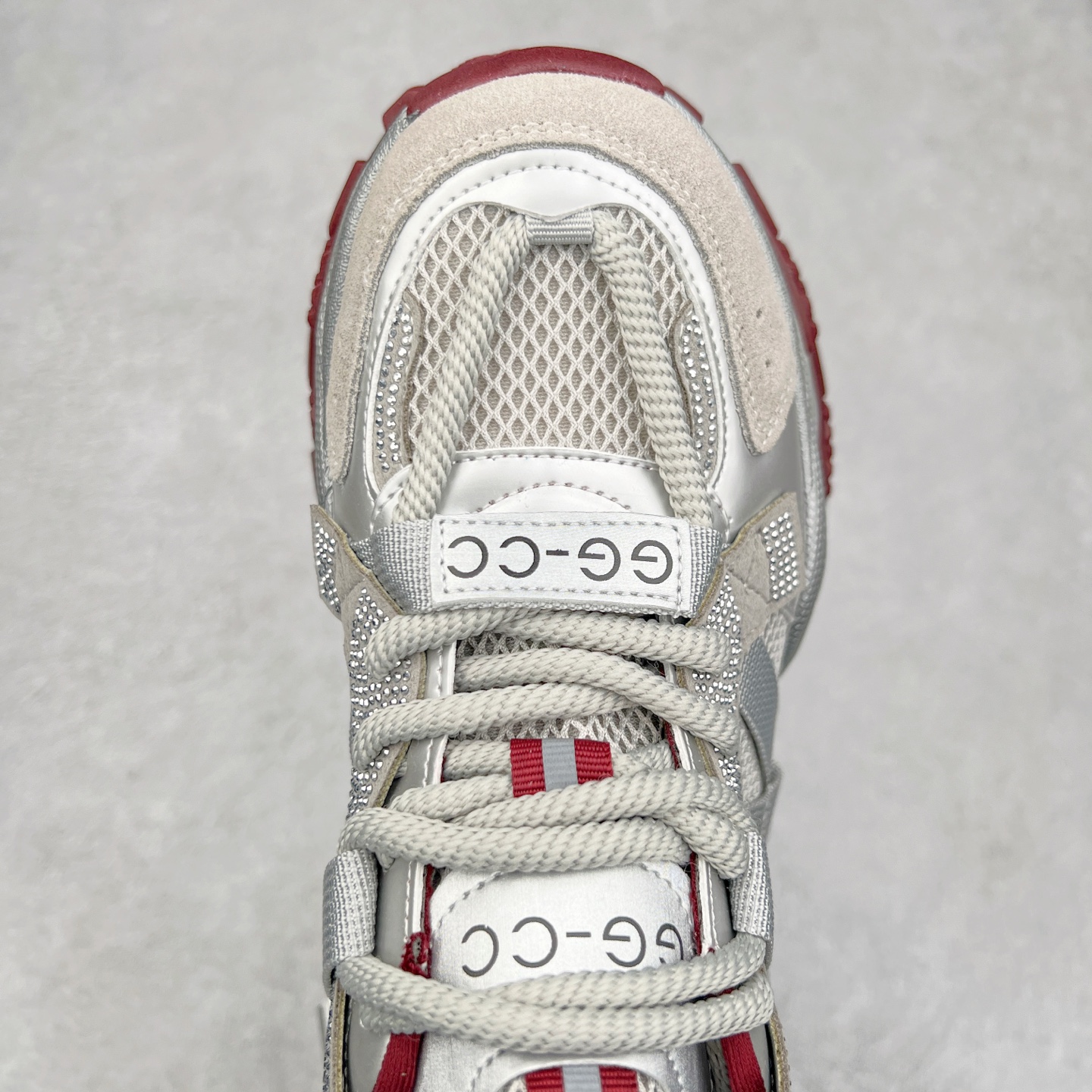 图片[4]-GG-CC Chunky Low安哥拉红镶钻休闲运动厚底增高老爹鞋 广东大厂出品 完美细节 25ss早春新款厚底增高 大长腿 时髦look轻松定格 不费力展现率性氛围 高档银盒 酷帅机能风不规则设计大底 银红色拼色造型设计 轻便舒适百搭 GGCC厚底增高简直就是小个子的快乐!不管怎么搭都好看~ 尺码：35 36 37 38 39 40-选品中心