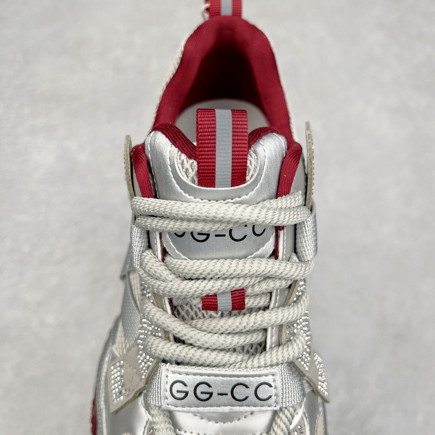 图片[5]-GG-CC Chunky Low安哥拉红镶钻休闲运动厚底增高老爹鞋 广东大厂出品 完美细节 25ss早春新款厚底增高 大长腿 时髦look轻松定格 不费力展现率性氛围 高档银盒 酷帅机能风不规则设计大底 银红色拼色造型设计 轻便舒适百搭 GGCC厚底增高简直就是小个子的快乐!不管怎么搭都好看~ 尺码：35 36 37 38 39 40-选品中心