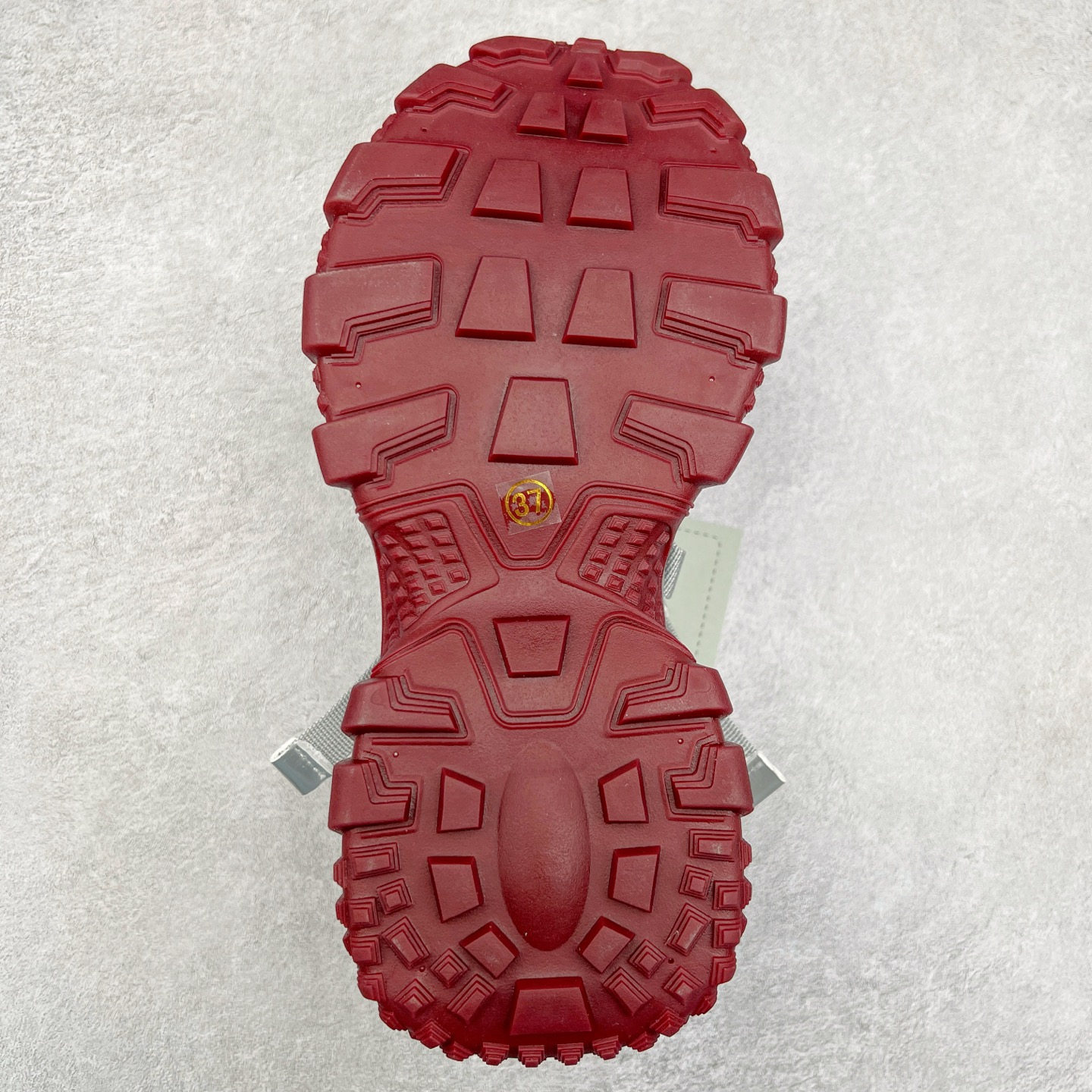 图片[9]-GG-CC Chunky Low安哥拉红镶钻休闲运动厚底增高老爹鞋 广东大厂出品 完美细节 25ss早春新款厚底增高 大长腿 时髦look轻松定格 不费力展现率性氛围 高档银盒 酷帅机能风不规则设计大底 银红色拼色造型设计 轻便舒适百搭 GGCC厚底增高简直就是小个子的快乐!不管怎么搭都好看~ 尺码：35 36 37 38 39 40-选品中心