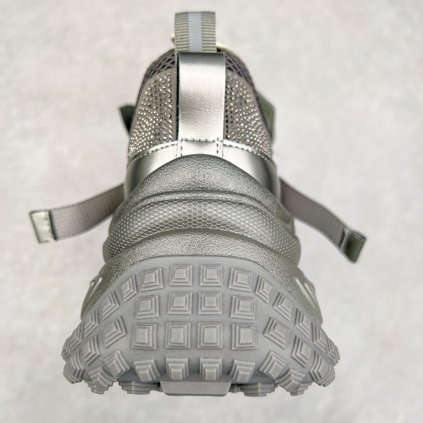 图片[8]-GG-CC Chunky Low安哥拉红镶钻休闲运动厚底增高老爹鞋 广东大厂出品 完美细节 25ss早春新款厚底增高 大长腿 时髦look轻松定格 不费力展现率性氛围 高档银盒 酷帅机能风不规则设计大底 银红色拼色造型设计 轻便舒适百搭 GGCC厚底增高简直就是小个子的快乐!不管怎么搭都好看~ 尺码：35 36 37 38 39 40-选品中心