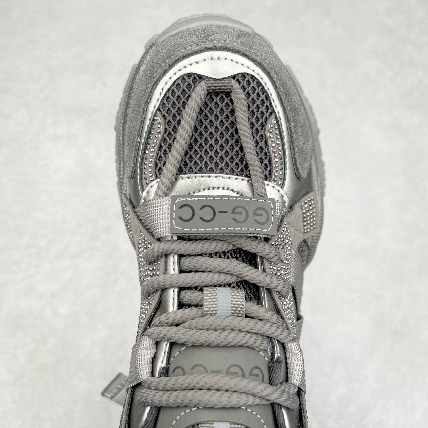 图片[4]-GG-CC Chunky Low安哥拉红镶钻休闲运动厚底增高老爹鞋 广东大厂出品 完美细节 25ss早春新款厚底增高 大长腿 时髦look轻松定格 不费力展现率性氛围 高档银盒 酷帅机能风不规则设计大底 银红色拼色造型设计 轻便舒适百搭 GGCC厚底增高简直就是小个子的快乐!不管怎么搭都好看~ 尺码：35 36 37 38 39 40-选品中心