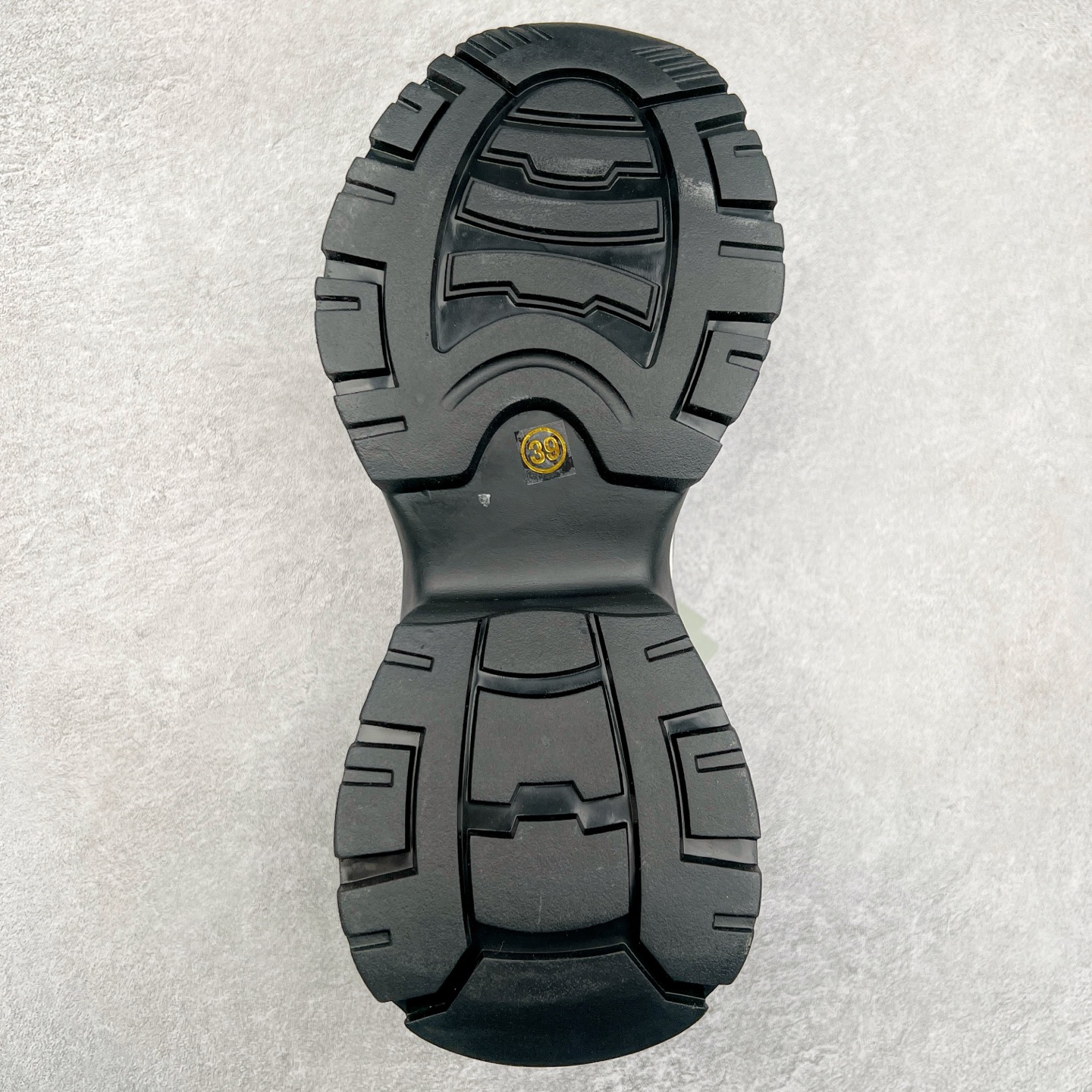 图片[9]-GG-CC Chunky Low安哥拉红镶钻休闲运动厚底增高老爹鞋 广东大厂出品 完美细节 25ss早春新款厚底增高 大长腿 时髦look轻松定格 不费力展现率性氛围 高档银盒 酷帅机能风不规则设计大底 银红色拼色造型设计 轻便舒适百搭 GGCC厚底增高简直就是小个子的快乐!不管怎么搭都好看~ 尺码：35 36 37 38 39 40-选品中心