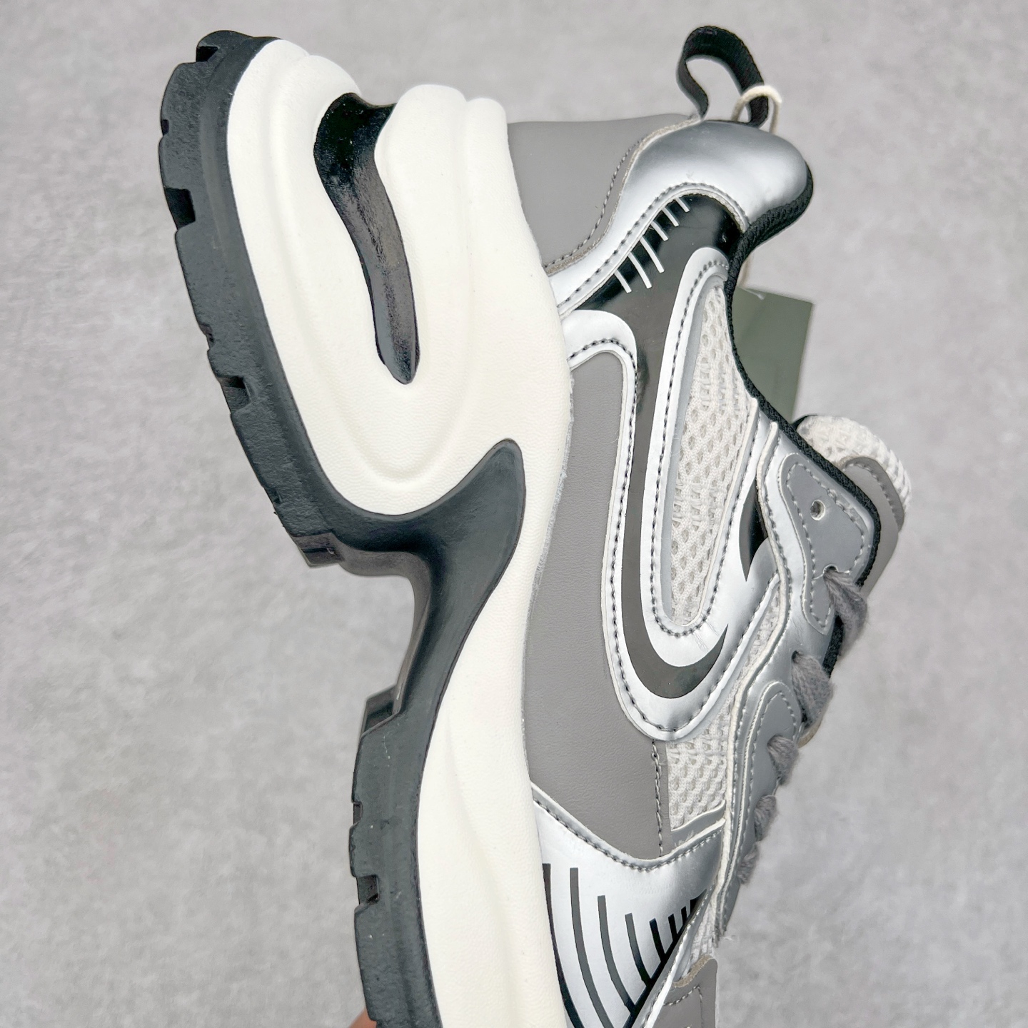 图片[6]-GG-CC Chunky Low安哥拉红镶钻休闲运动厚底增高老爹鞋 广东大厂出品 完美细节 25ss早春新款厚底增高 大长腿 时髦look轻松定格 不费力展现率性氛围 高档银盒 酷帅机能风不规则设计大底 银红色拼色造型设计 轻便舒适百搭 GGCC厚底增高简直就是小个子的快乐!不管怎么搭都好看~ 尺码：35 36 37 38 39 40-选品中心