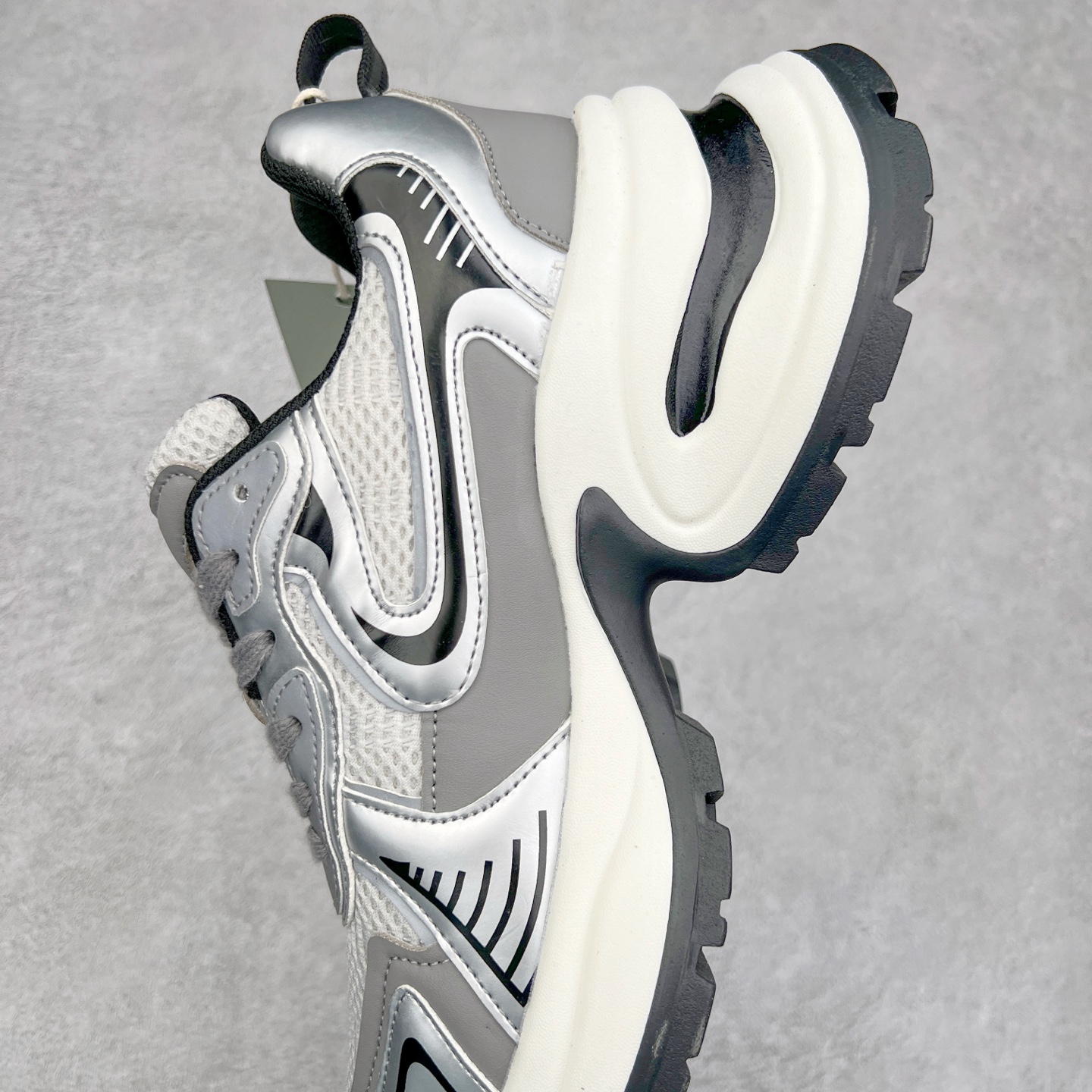 图片[7]-GG-CC Chunky Low安哥拉红镶钻休闲运动厚底增高老爹鞋 广东大厂出品 完美细节 25ss早春新款厚底增高 大长腿 时髦look轻松定格 不费力展现率性氛围 高档银盒 酷帅机能风不规则设计大底 银红色拼色造型设计 轻便舒适百搭 GGCC厚底增高简直就是小个子的快乐!不管怎么搭都好看~ 尺码：35 36 37 38 39 40-选品中心