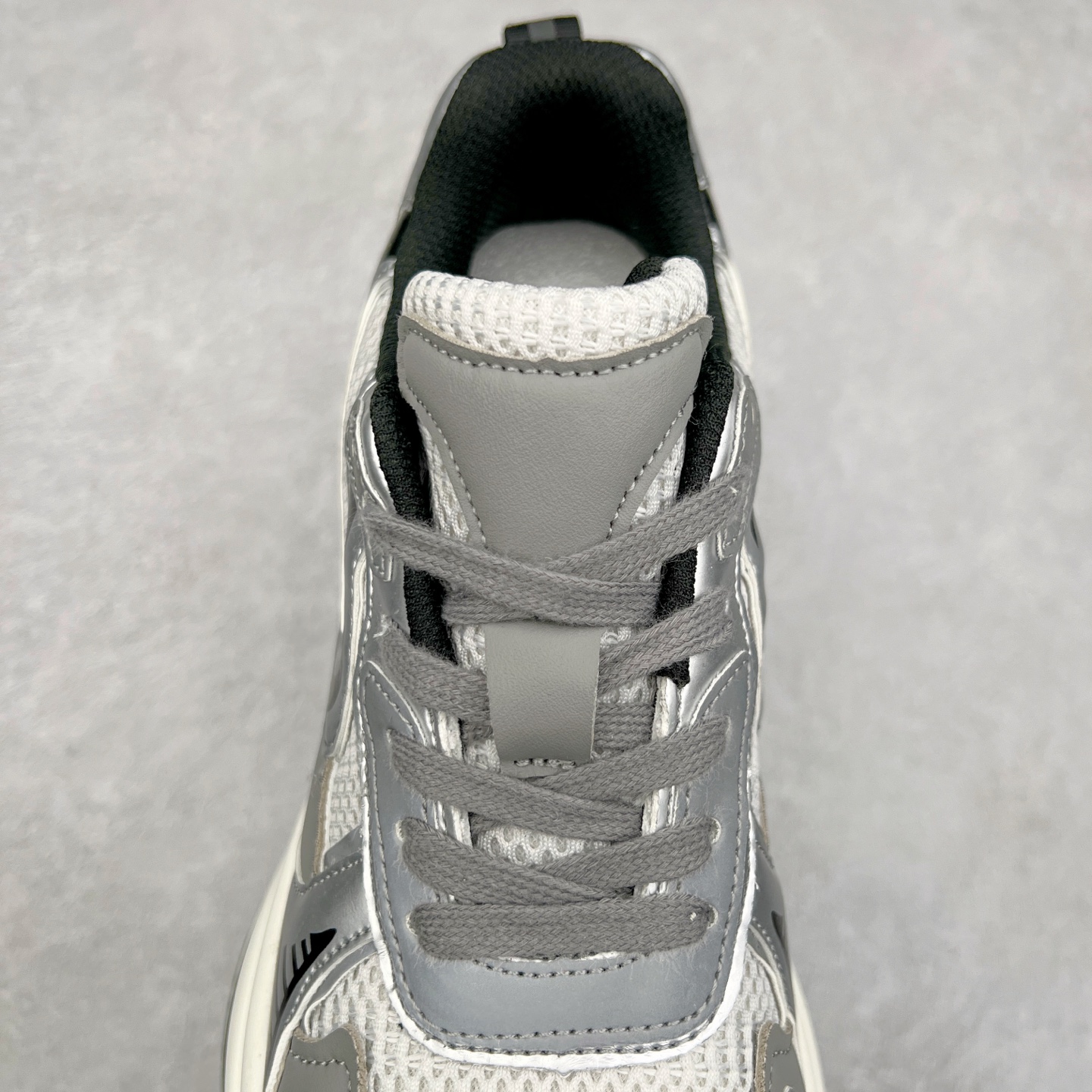 图片[5]-GG-CC Chunky Low安哥拉红镶钻休闲运动厚底增高老爹鞋 广东大厂出品 完美细节 25ss早春新款厚底增高 大长腿 时髦look轻松定格 不费力展现率性氛围 高档银盒 酷帅机能风不规则设计大底 银红色拼色造型设计 轻便舒适百搭 GGCC厚底增高简直就是小个子的快乐!不管怎么搭都好看~ 尺码：35 36 37 38 39 40-选品中心