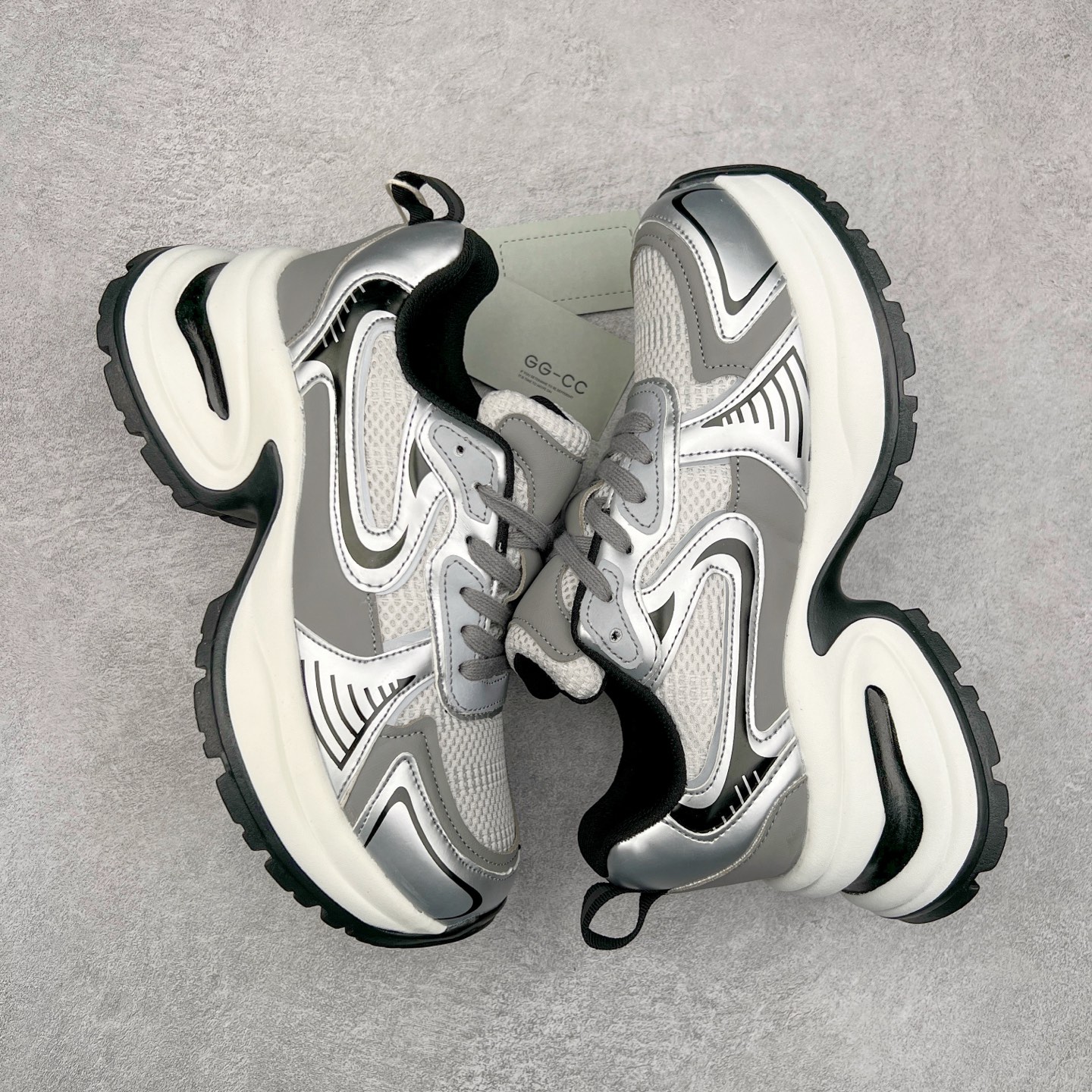 图片[3]-GG-CC Chunky Low安哥拉红镶钻休闲运动厚底增高老爹鞋 广东大厂出品 完美细节 25ss早春新款厚底增高 大长腿 时髦look轻松定格 不费力展现率性氛围 高档银盒 酷帅机能风不规则设计大底 银红色拼色造型设计 轻便舒适百搭 GGCC厚底增高简直就是小个子的快乐!不管怎么搭都好看~ 尺码：35 36 37 38 39 40-选品中心