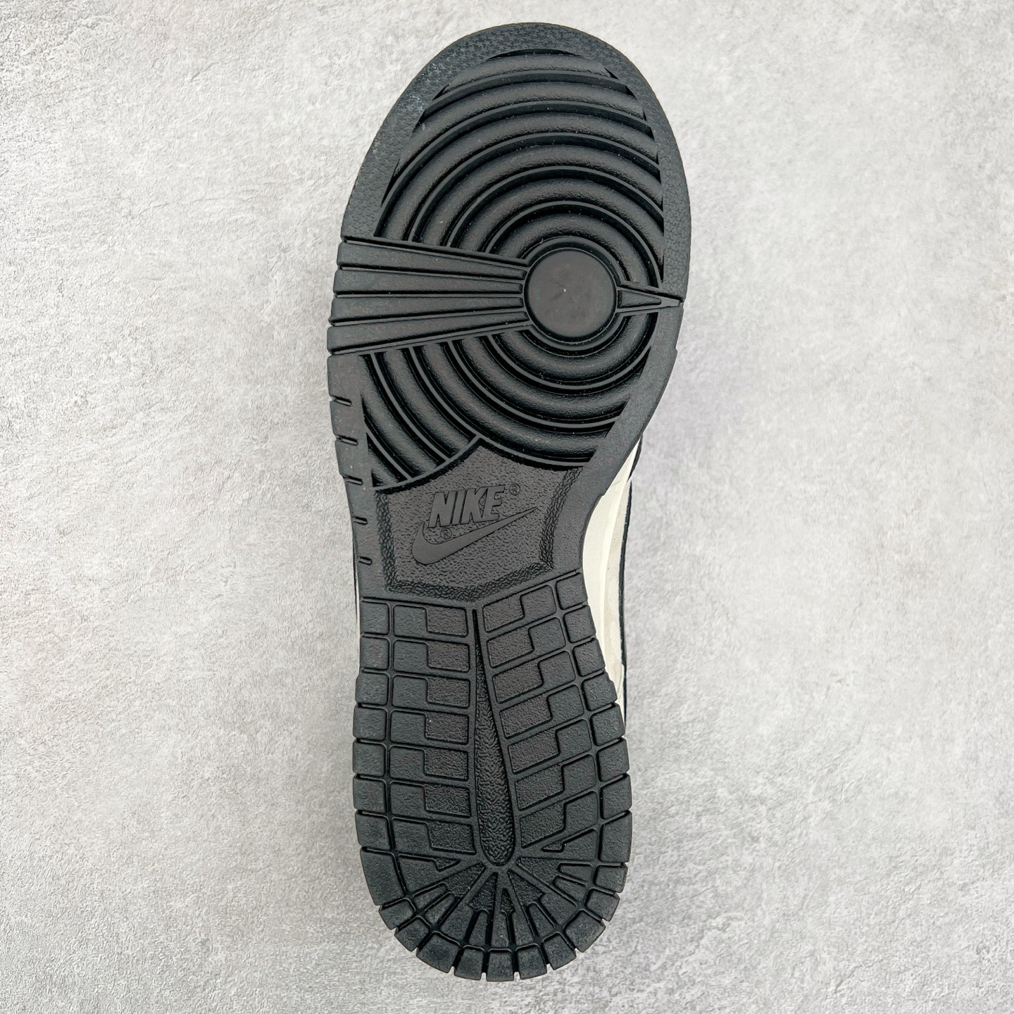 图片[9]-NK Dunk Low 定制配色 DJ2024-113 大厂出品 极力推荐 原装头层材料 独家版型蒸餾加工帶來的是更好的视觉和脚感体验大厂纯原品质出货 清洁度 电绣工艺 皮料切割干净无任何毛边 细节完美 尺码：36 36.5 37.5 38 38.5 39 40 40.5 41 42 42.5 43 44 44.5 45-选品中心