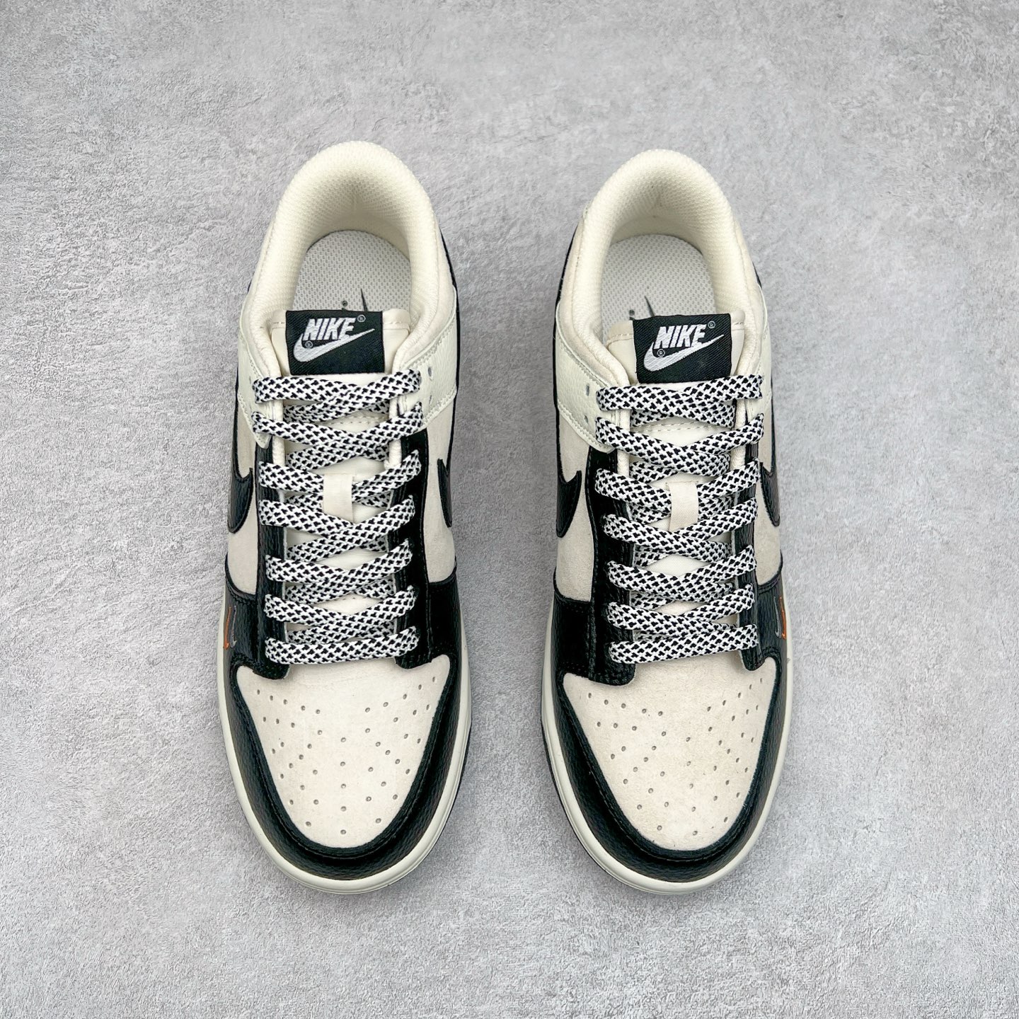 图片[2]-NK Dunk Low 定制配色 DJ2024-113 大厂出品 极力推荐 原装头层材料 独家版型蒸餾加工帶來的是更好的视觉和脚感体验大厂纯原品质出货 清洁度 电绣工艺 皮料切割干净无任何毛边 细节完美 尺码：36 36.5 37.5 38 38.5 39 40 40.5 41 42 42.5 43 44 44.5 45-选品中心