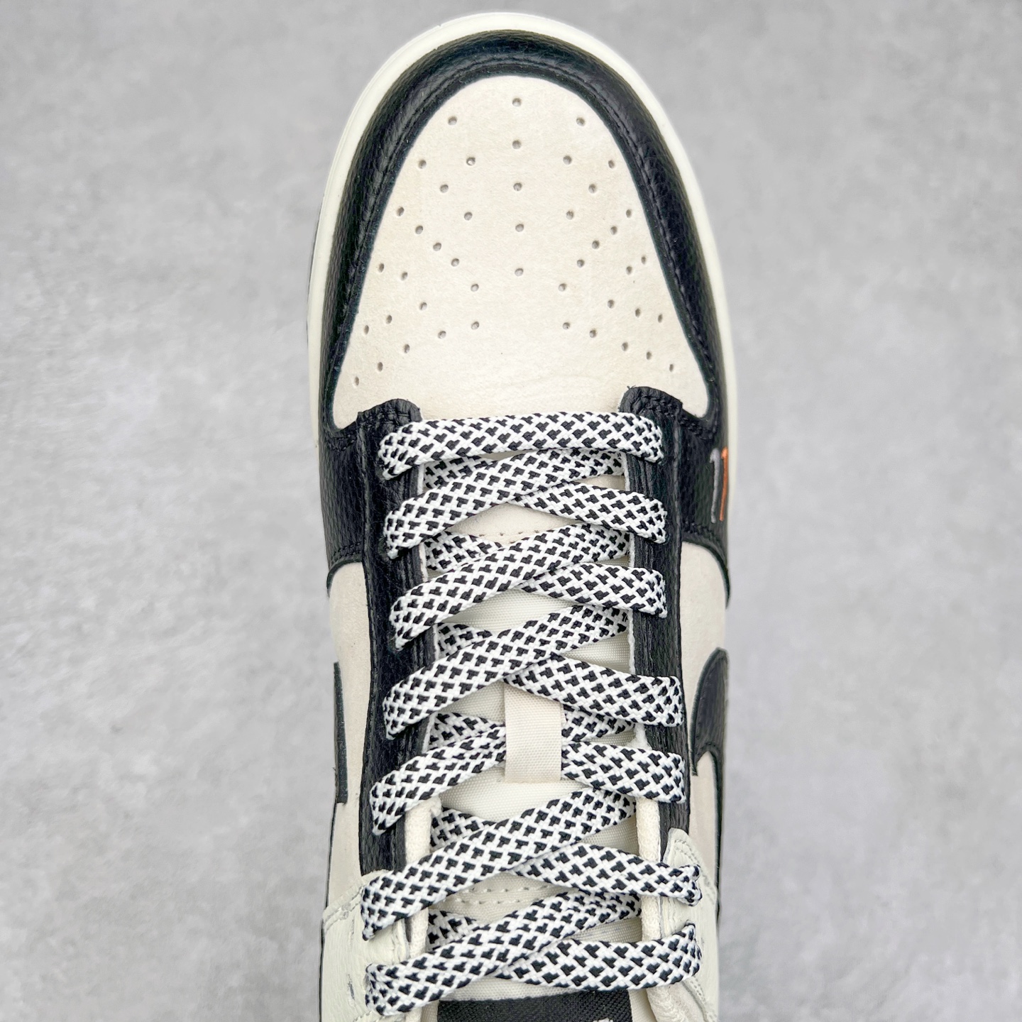 图片[4]-NK Dunk Low 定制配色 DJ2024-113 大厂出品 极力推荐 原装头层材料 独家版型蒸餾加工帶來的是更好的视觉和脚感体验大厂纯原品质出货 清洁度 电绣工艺 皮料切割干净无任何毛边 细节完美 尺码：36 36.5 37.5 38 38.5 39 40 40.5 41 42 42.5 43 44 44.5 45-选品中心