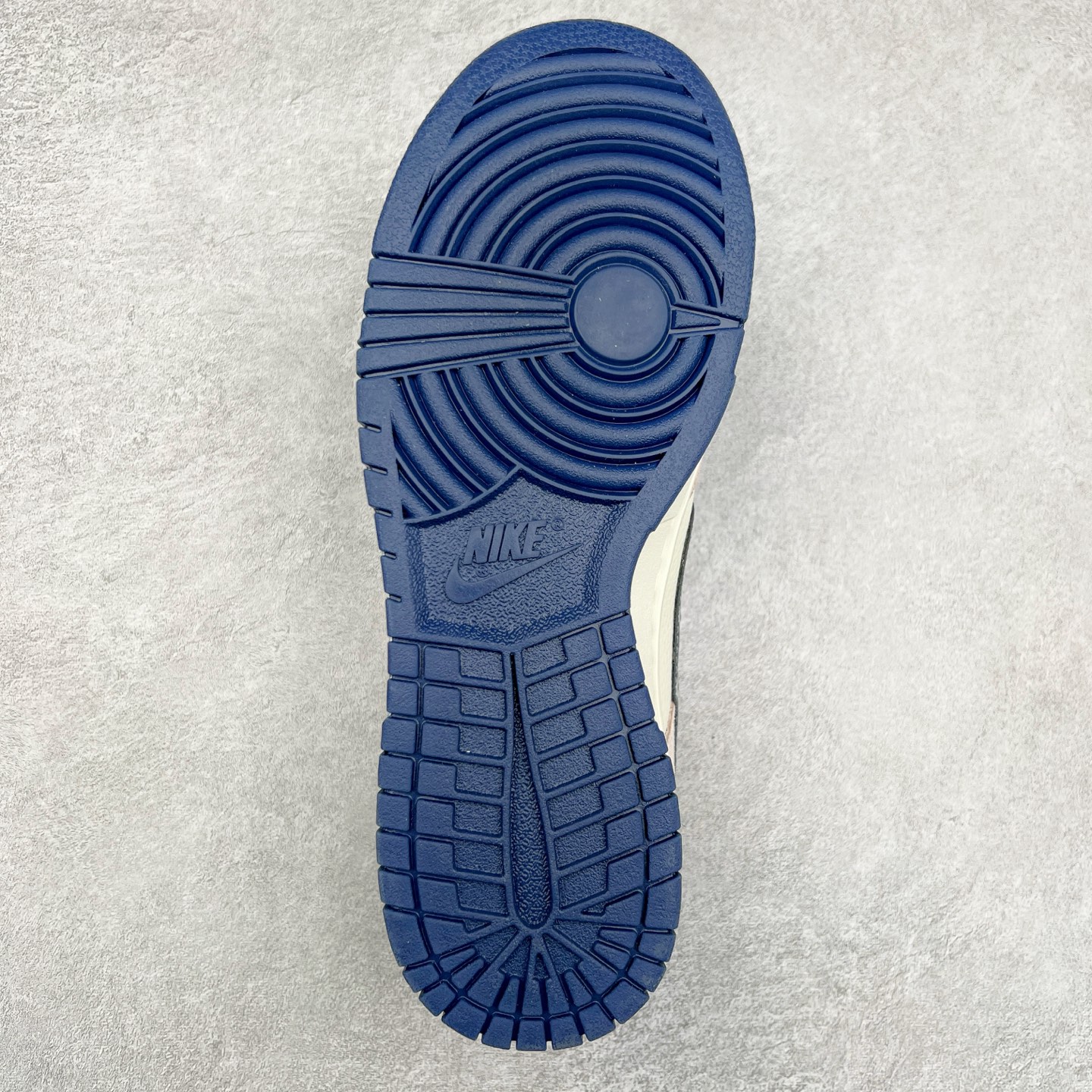 图片[9]-NK Dunk Low 定制配色 DJ2024-132 大厂出品 极力推荐 原装头层材料 独家版型蒸餾加工帶來的是更好的视觉和脚感体验大厂纯原品质出货 清洁度 电绣工艺 皮料切割干净无任何毛边 细节完美 尺码：36 36.5 37.5 38 38.5 39 40 40.5 41 42 42.5 43 44 44.5 45-选品中心