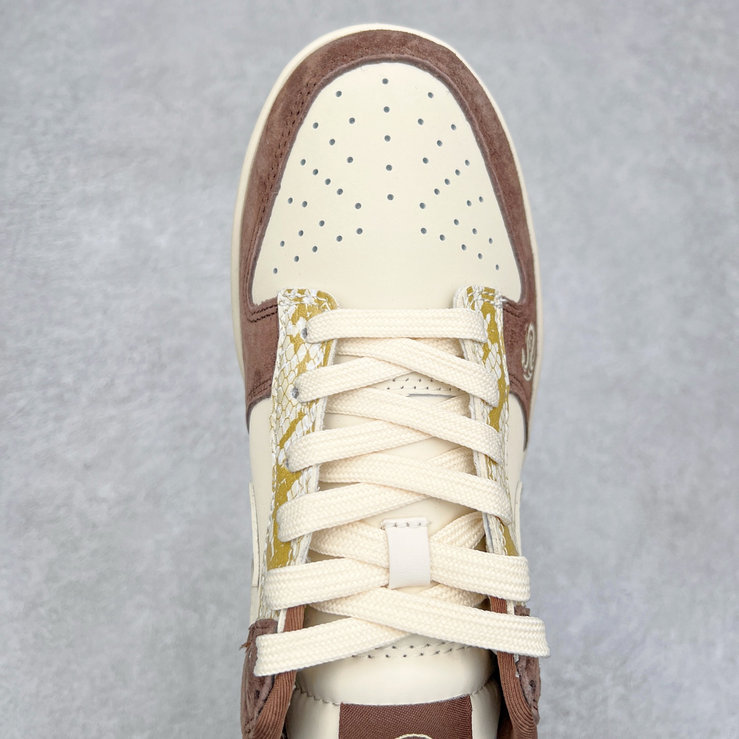 图片[4]-NK Dunk Low 定制配色 CH8311-234 大厂出品 极力推荐 原装头层材料 独家版型蒸餾加工帶來的是更好的视觉和脚感体验大厂纯原品质出货 清洁度 电绣工艺 皮料切割干净无任何毛边 细节完美 尺码：36 36.5 37.5 38 38.5 39 40 40.5 41 42 42.5 43 44 44.5 45-选品中心