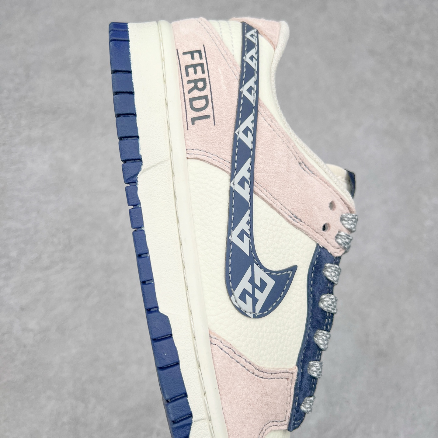 图片[6]-NK Dunk Low 定制配色 DJ2024-132 大厂出品 极力推荐 原装头层材料 独家版型蒸餾加工帶來的是更好的视觉和脚感体验大厂纯原品质出货 清洁度 电绣工艺 皮料切割干净无任何毛边 细节完美 尺码：36 36.5 37.5 38 38.5 39 40 40.5 41 42 42.5 43 44 44.5 45-选品中心