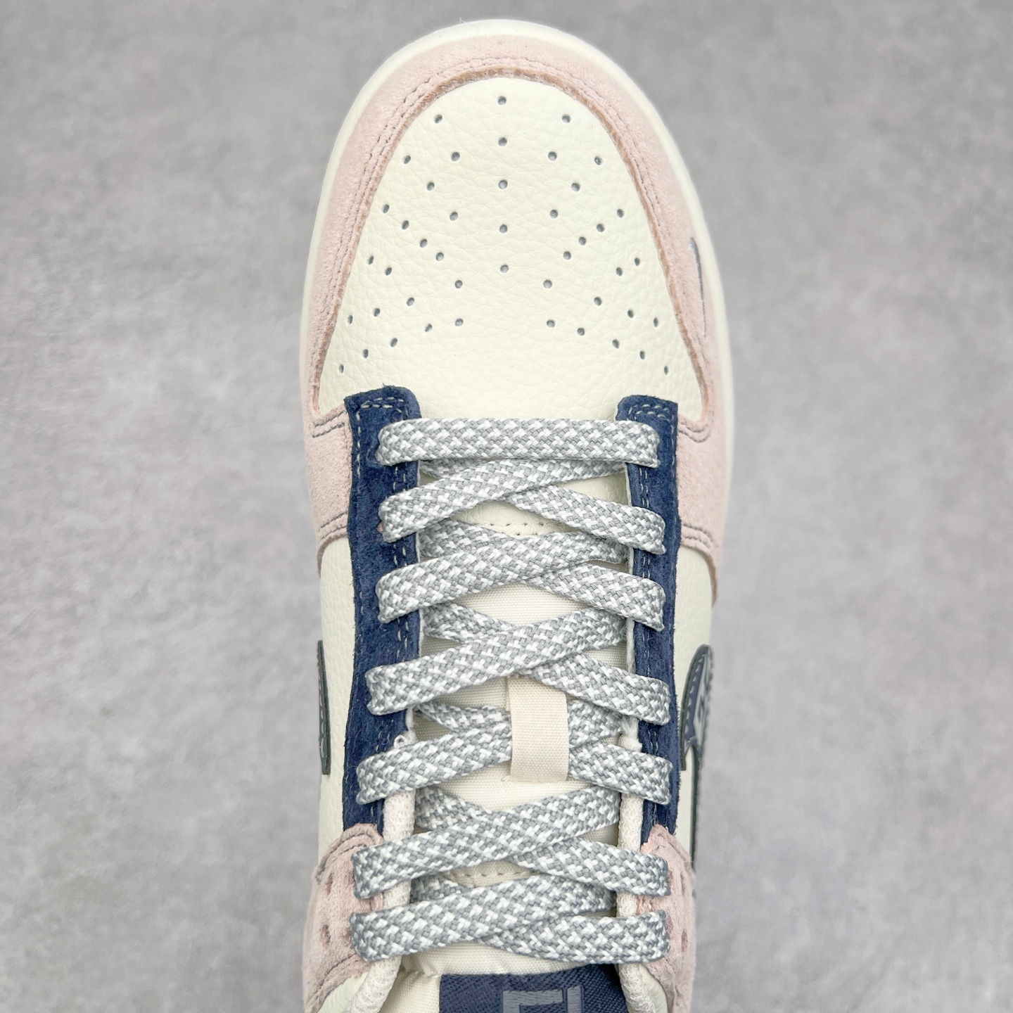 图片[4]-NK Dunk Low 定制配色 DJ2024-132 大厂出品 极力推荐 原装头层材料 独家版型蒸餾加工帶來的是更好的视觉和脚感体验大厂纯原品质出货 清洁度 电绣工艺 皮料切割干净无任何毛边 细节完美 尺码：36 36.5 37.5 38 38.5 39 40 40.5 41 42 42.5 43 44 44.5 45-选品中心