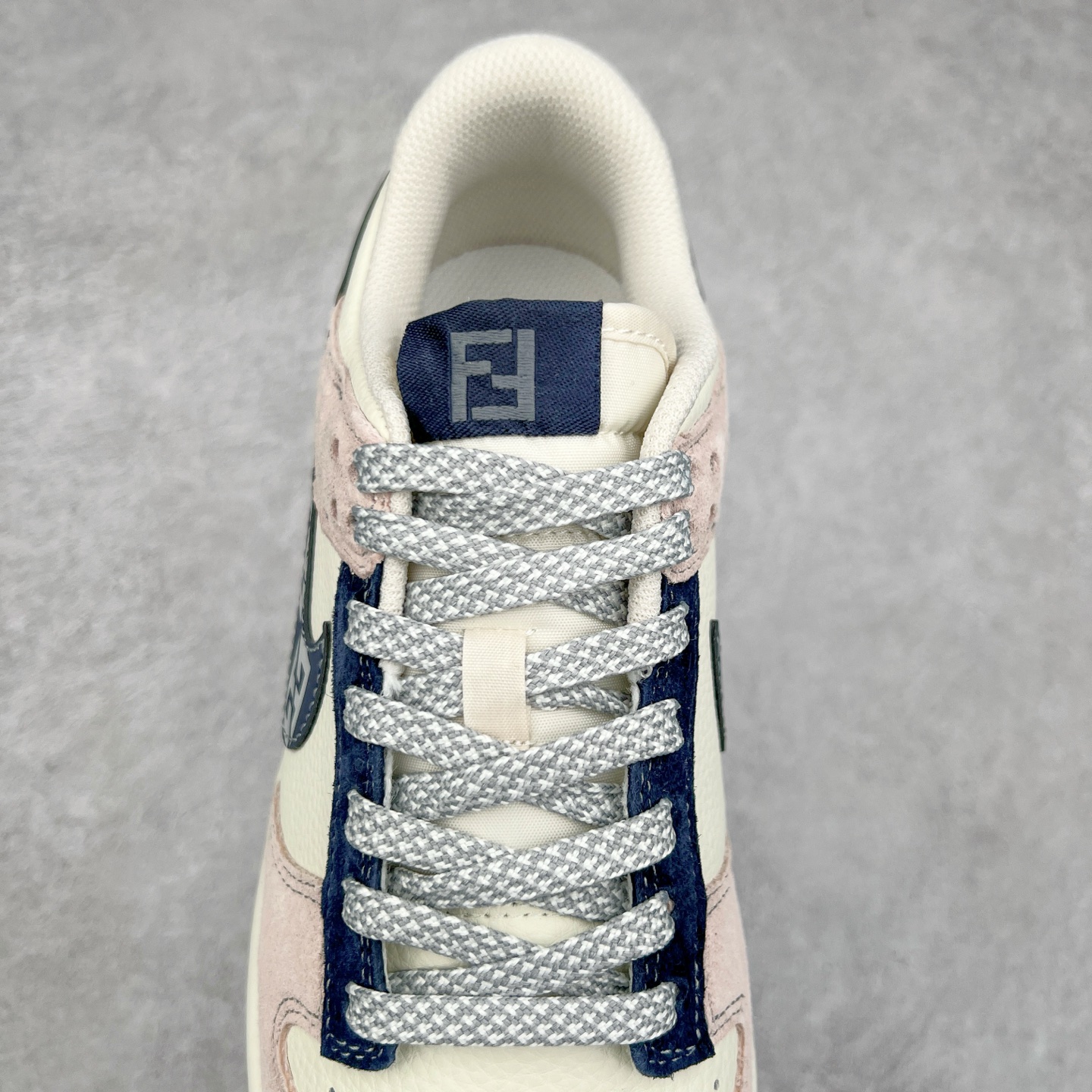 图片[5]-NK Dunk Low 定制配色 DJ2024-132 大厂出品 极力推荐 原装头层材料 独家版型蒸餾加工帶來的是更好的视觉和脚感体验大厂纯原品质出货 清洁度 电绣工艺 皮料切割干净无任何毛边 细节完美 尺码：36 36.5 37.5 38 38.5 39 40 40.5 41 42 42.5 43 44 44.5 45-选品中心