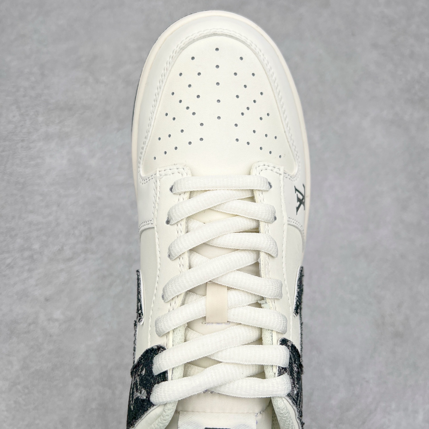 图片[4]-NK Dunk Low 定制配色 DJ2024-009 大厂出品 极力推荐 原装头层材料 独家版型蒸餾加工帶來的是更好的视觉和脚感体验大厂纯原品质出货 清洁度 电绣工艺 皮料切割干净无任何毛边 细节完美 尺码：36 36.5 37.5 38 38.5 39 40 40.5 41 42 42.5 43 44 44.5 45-选品中心