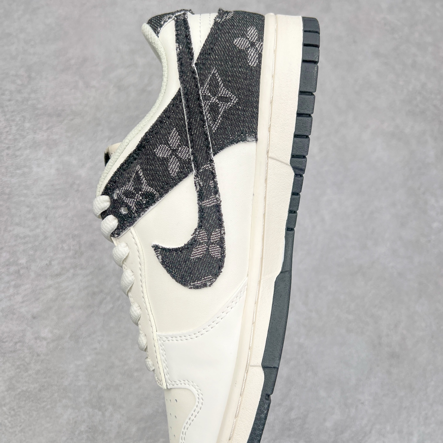 图片[7]-NK Dunk Low 定制配色 DJ2024-009 大厂出品 极力推荐 原装头层材料 独家版型蒸餾加工帶來的是更好的视觉和脚感体验大厂纯原品质出货 清洁度 电绣工艺 皮料切割干净无任何毛边 细节完美 尺码：36 36.5 37.5 38 38.5 39 40 40.5 41 42 42.5 43 44 44.5 45-选品中心