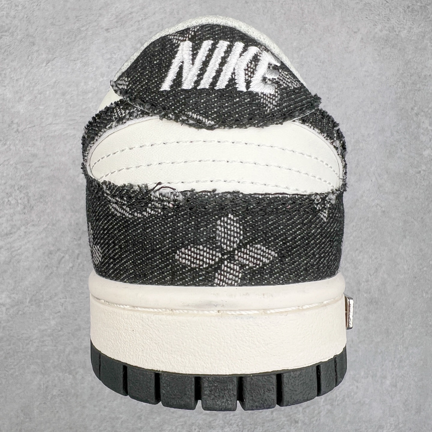 图片[8]-NK Dunk Low 定制配色 DJ2024-009 大厂出品 极力推荐 原装头层材料 独家版型蒸餾加工帶來的是更好的视觉和脚感体验大厂纯原品质出货 清洁度 电绣工艺 皮料切割干净无任何毛边 细节完美 尺码：36 36.5 37.5 38 38.5 39 40 40.5 41 42 42.5 43 44 44.5 45-选品中心