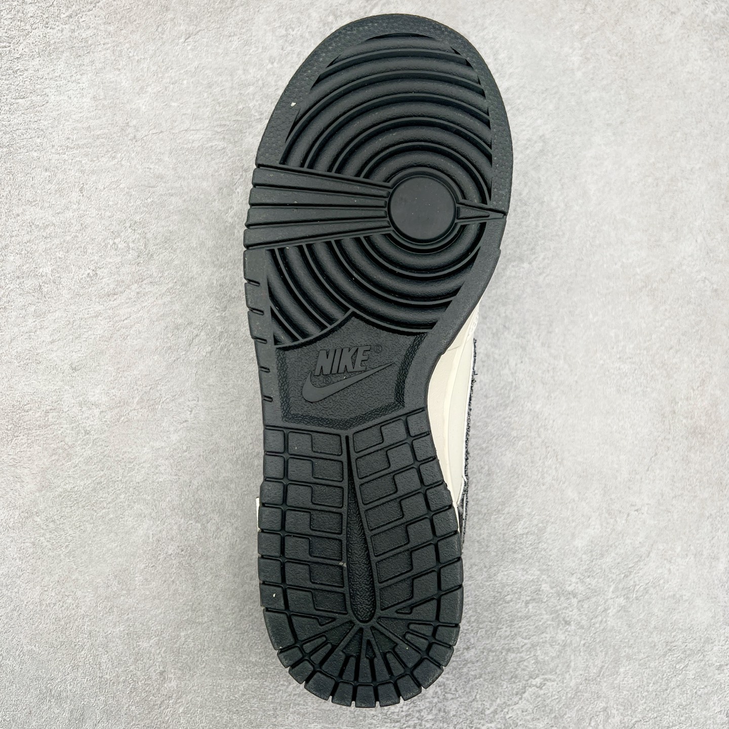 图片[9]-NK Dunk Low 定制配色 DJ2024-009 大厂出品 极力推荐 原装头层材料 独家版型蒸餾加工帶來的是更好的视觉和脚感体验大厂纯原品质出货 清洁度 电绣工艺 皮料切割干净无任何毛边 细节完美 尺码：36 36.5 37.5 38 38.5 39 40 40.5 41 42 42.5 43 44 44.5 45-选品中心