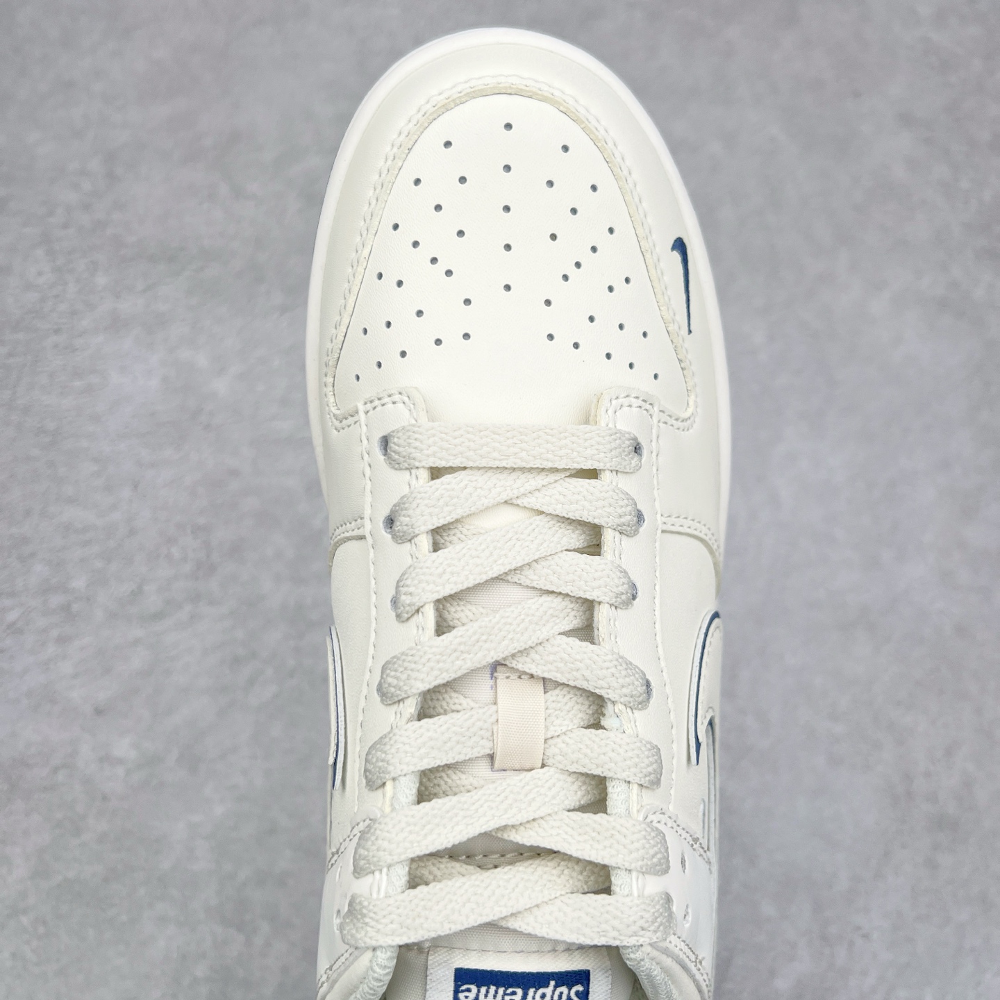 图片[4]-NK Dunk Low 定制配色 DJ2024-013 大厂出品 极力推荐 原装头层材料 独家版型蒸餾加工帶來的是更好的视觉和脚感体验大厂纯原品质出货 清洁度 电绣工艺 皮料切割干净无任何毛边 细节完美 尺码：36 36.5 37.5 38 38.5 39 40 40.5 41 42 42.5 43 44 44.5 45-选品中心