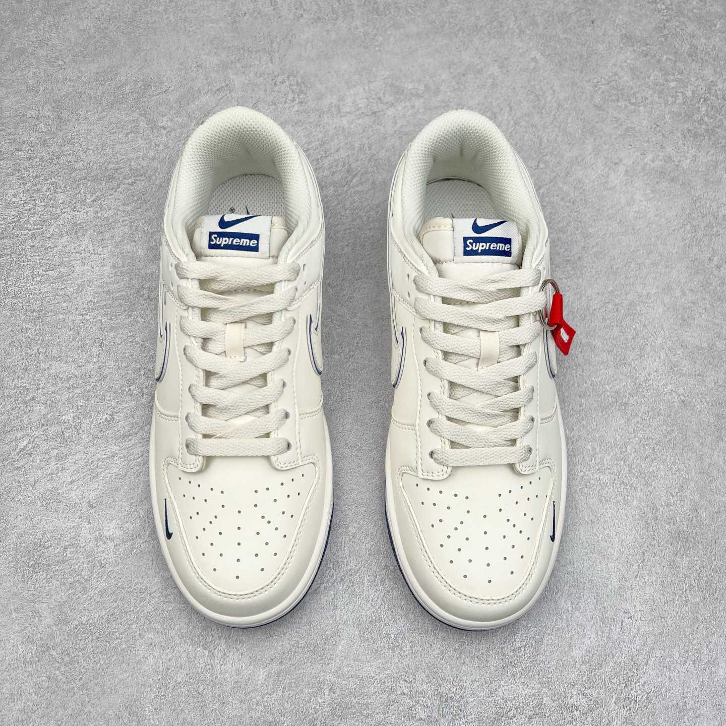 图片[2]-NK Dunk Low 定制配色 DJ2024-013 大厂出品 极力推荐 原装头层材料 独家版型蒸餾加工帶來的是更好的视觉和脚感体验大厂纯原品质出货 清洁度 电绣工艺 皮料切割干净无任何毛边 细节完美 尺码：36 36.5 37.5 38 38.5 39 40 40.5 41 42 42.5 43 44 44.5 45-选品中心