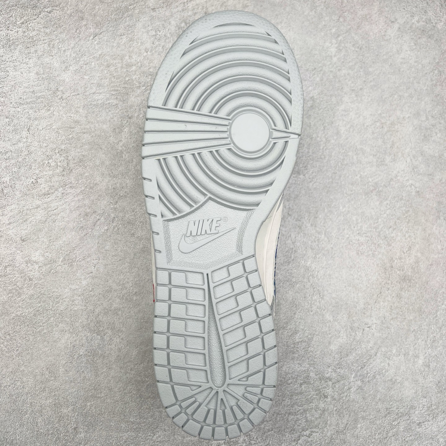 图片[9]-NK Dunk Low 定制配色 DJ2024-126 大厂出品 极力推荐 原装头层材料 独家版型蒸餾加工帶來的是更好的视觉和脚感体验大厂纯原品质出货 清洁度 电绣工艺 皮料切割干净无任何毛边 细节完美 尺码：36 36.5 37.5 38 38.5 39 40 40.5 41 42 42.5 43 44 44.5 45-选品中心