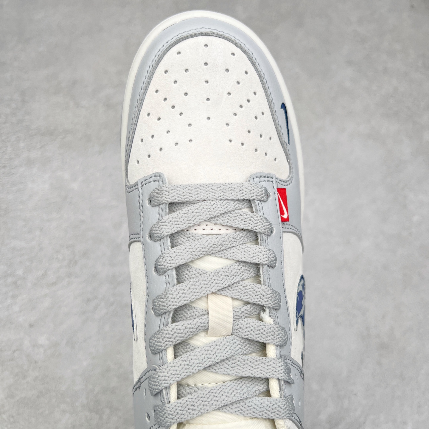 图片[4]-NK Dunk Low 定制配色 DJ2024-126 大厂出品 极力推荐 原装头层材料 独家版型蒸餾加工帶來的是更好的视觉和脚感体验大厂纯原品质出货 清洁度 电绣工艺 皮料切割干净无任何毛边 细节完美 尺码：36 36.5 37.5 38 38.5 39 40 40.5 41 42 42.5 43 44 44.5 45-选品中心