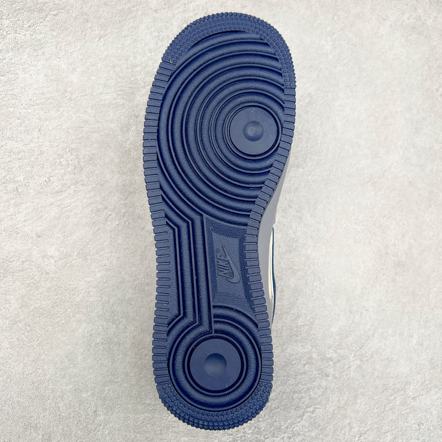 图片[9]-NK Air Force 1´07 Low 空军一号低帮百搭休闲运动板鞋 DM1688-802 柔软、弹性十足的缓震性能和出色的中底设计 横跨复古与现代的外型结合 造就出风靡全球 三十多年的Force 1 直到今天还深受青睐 尺码：36 36.5 37.5 38 38.5 39 40 40.5 41 42 42.5 43 44 44.5 45-选品中心