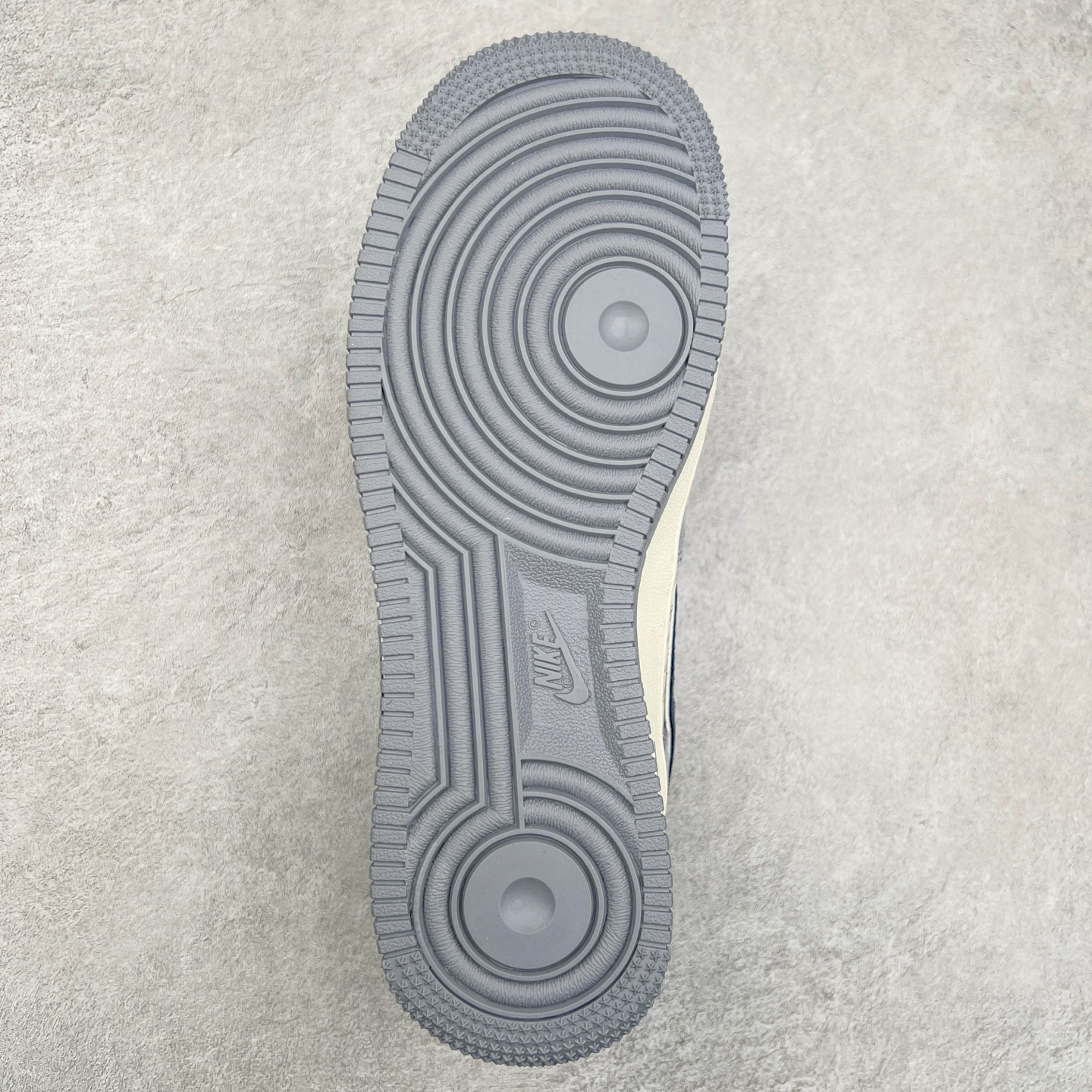 图片[9]-NK Air Force 1´07 Low 空军一号低帮百搭休闲运动板鞋 DM1688-806 柔软、弹性十足的缓震性能和出色的中底设计 横跨复古与现代的外型结合 造就出风靡全球 三十多年的Force 1 直到今天还深受青睐 尺码：36 36.5 37.5 38 38.5 39 40 40.5 41 42 42.5 43 44 44.5 45-选品中心