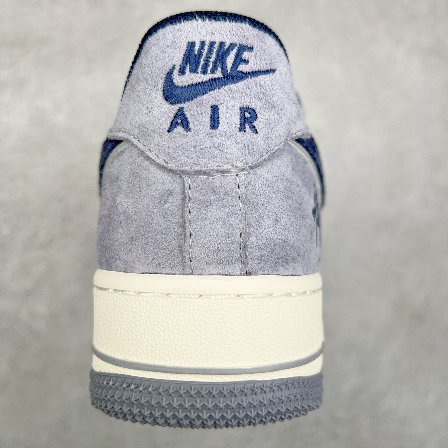 图片[8]-NK Air Force 1´07 Low 空军一号低帮百搭休闲运动板鞋 DM1688-806 柔软、弹性十足的缓震性能和出色的中底设计 横跨复古与现代的外型结合 造就出风靡全球 三十多年的Force 1 直到今天还深受青睐 尺码：36 36.5 37.5 38 38.5 39 40 40.5 41 42 42.5 43 44 44.5 45-选品中心